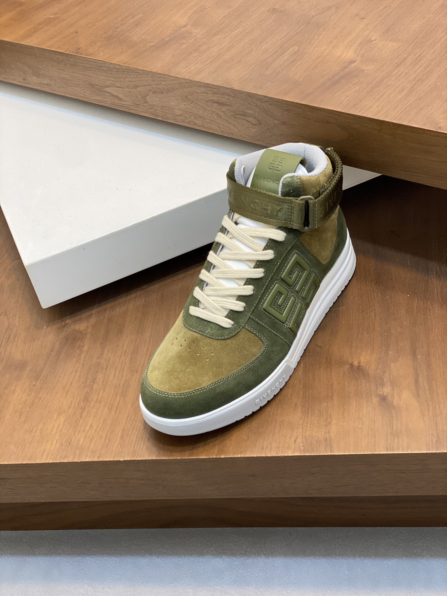 P960 Givenchy dark green men's high-top jogging sneakers imported head layer cowhide leather upper perforated design breathable and comfortable tongue embossed 4G LOGO embroidery TPU lightweight sole on the effect of the foot handsome and stylish heightening to enhance the atmosphere of the field of simple and fashionable versatile boutique!Size: 39-44 (38.45 custom)-High quality replica handbags