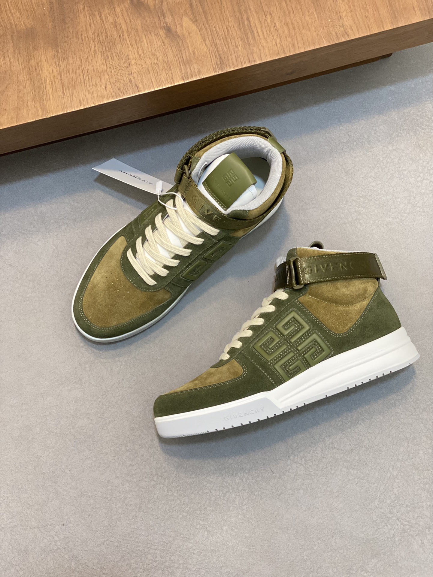P960 Givenchy dark green men's high-top jogging sneakers imported head layer cowhide leather upper perforated design breathable and comfortable tongue embossed 4G LOGO embroidery TPU lightweight sole on the effect of the foot handsome and stylish heightening to enhance the atmosphere of the field of simple and fashionable versatile boutique!Size: 39-44 (38.45 custom)-High quality replica handbags