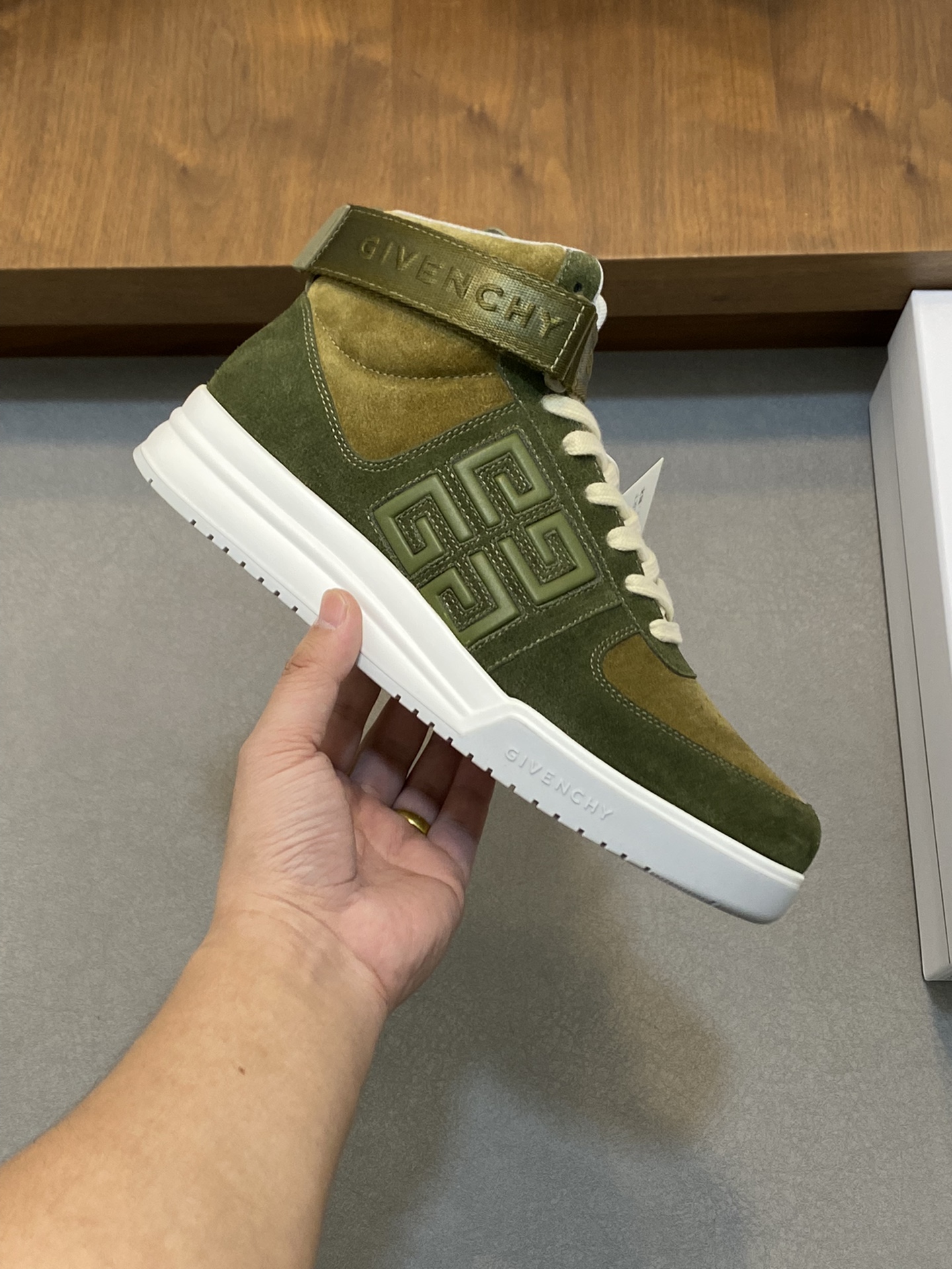 P960 Givenchy dark green men's high-top jogging sneakers imported head layer cowhide leather upper perforated design breathable and comfortable tongue embossed 4G LOGO embroidery TPU lightweight sole on the effect of the foot handsome and stylish heightening to enhance the atmosphere of the field of simple and fashionable versatile boutique!Size: 39-44 (38.45 custom)-High quality replica handbags