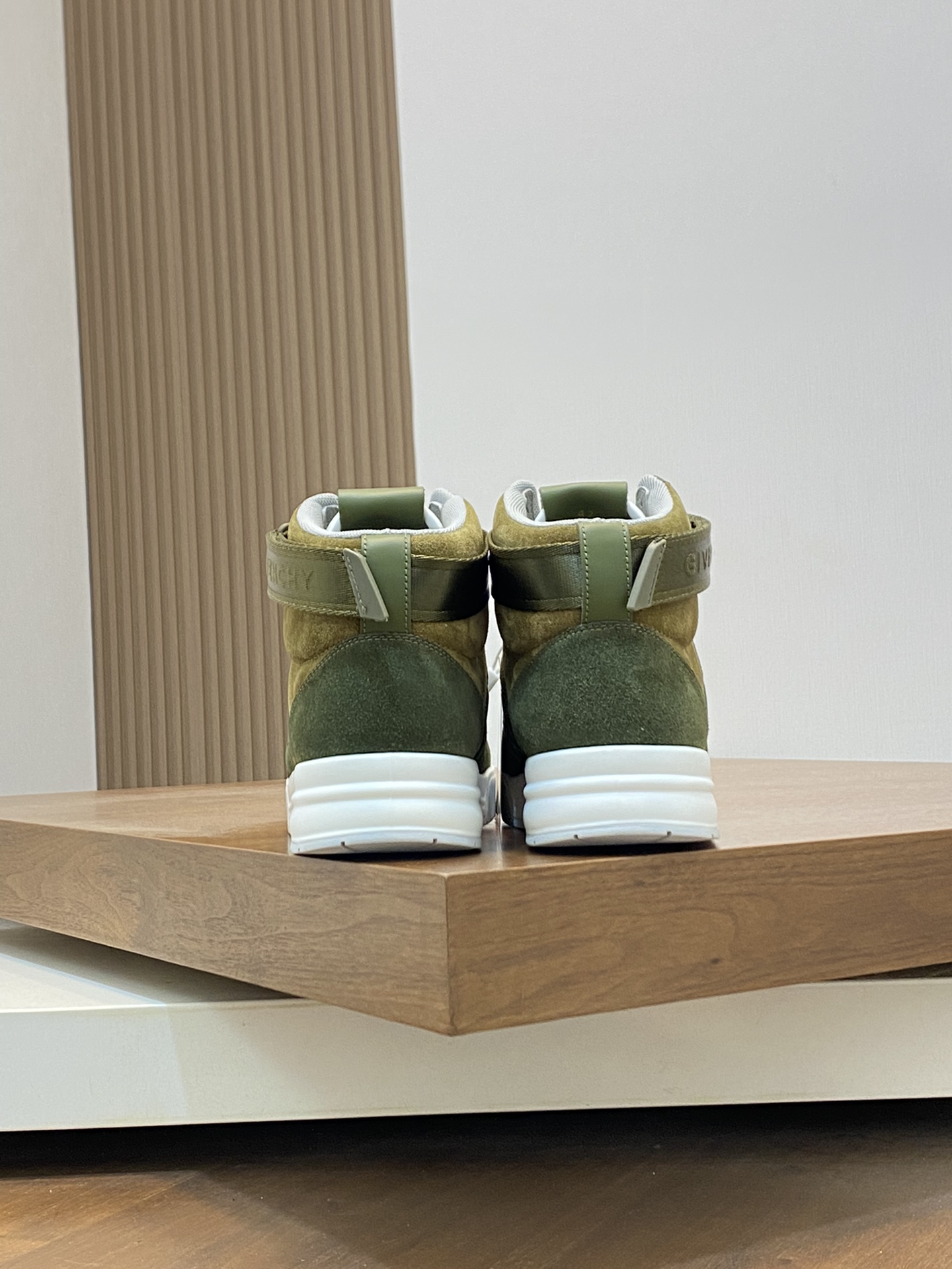 P960 Givenchy dark green men's high-top jogging sneakers imported head layer cowhide leather upper perforated design breathable and comfortable tongue embossed 4G LOGO embroidery TPU lightweight sole on the effect of the foot handsome and stylish heightening to enhance the atmosphere of the field of simple and fashionable versatile boutique!Size: 39-44 (38.45 custom)-High quality replica handbags