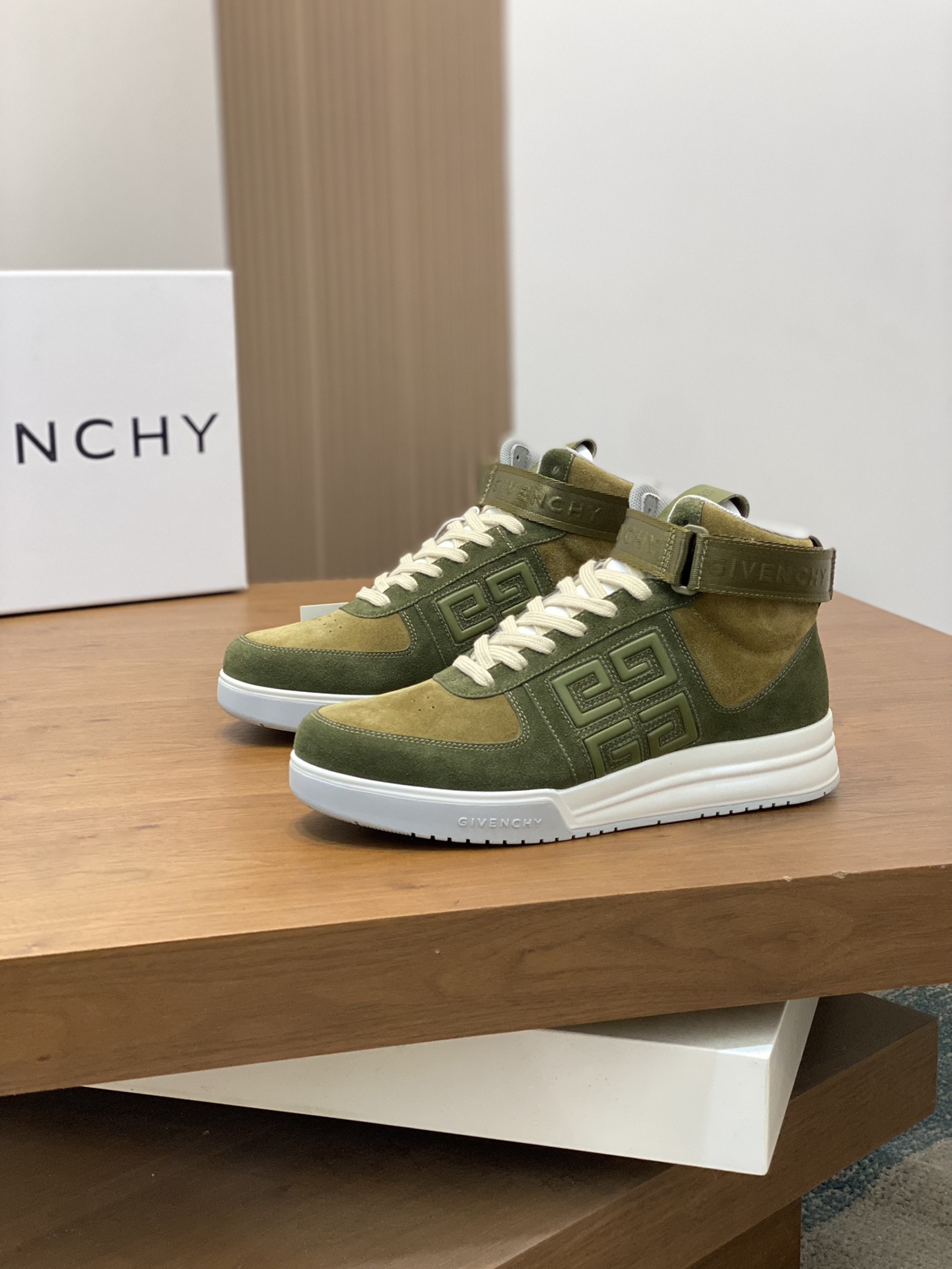 P960 Givenchy dark green men's high-top jogging sneakers imported head layer cowhide leather upper perforated design breathable and comfortable tongue embossed 4G LOGO embroidery TPU lightweight sole on the effect of the foot handsome and stylish heightening to enhance the atmosphere of the field of simple and fashionable versatile boutique!Size: 39-44 (38.45 custom)-High quality replica handbags