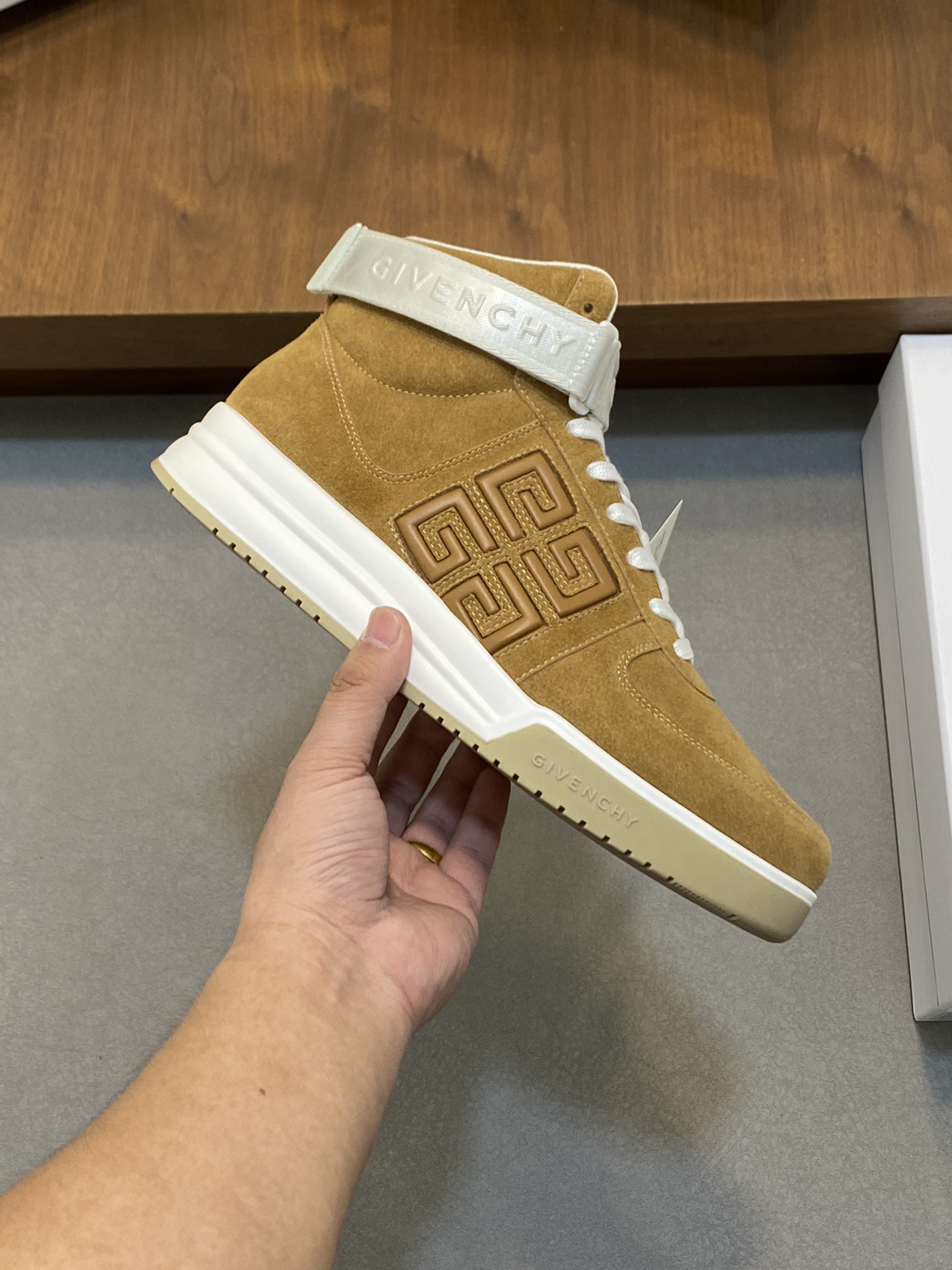 P960 Givenchy brown men's high-top jogging sneakers imported head layer cowhide leather upper perforated design breathable and comfortable tongue embossed 4G LOGO embroidery TPU lightweight sole on the effect of the foot handsome and stylish heightening to enhance the atmosphere of the simple and stylish versatile boutique!Size: 39-44 (38.45 custom)-High quality replica handbags