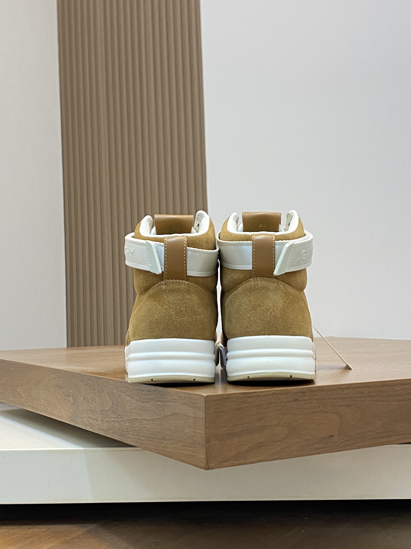 P960 Givenchy brown men's high-top jogging sneakers imported head layer cowhide leather upper perforated design breathable and comfortable tongue embossed 4G LOGO embroidery TPU lightweight sole on the effect of the foot handsome and stylish heightening to enhance the atmosphere of the simple and stylish versatile boutique!Size: 39-44 (38.45 custom)-High quality replica handbags