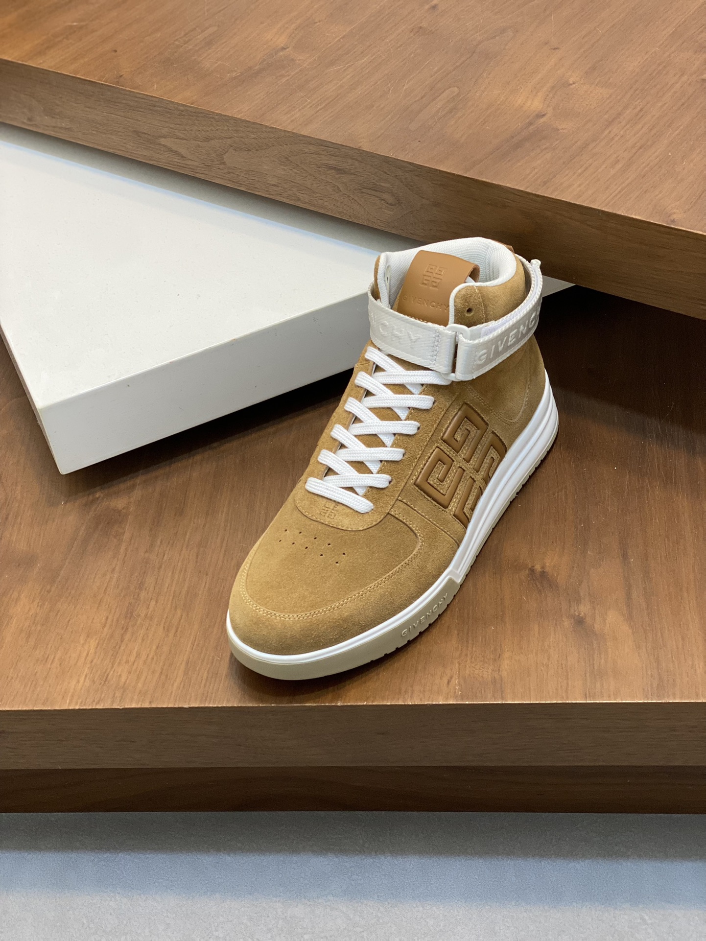 P960 Givenchy brown men's high-top jogging sneakers imported head layer cowhide leather upper perforated design breathable and comfortable tongue embossed 4G LOGO embroidery TPU lightweight sole on the effect of the foot handsome and stylish heightening to enhance the atmosphere of the simple and stylish versatile boutique!Size: 39-44 (38.45 custom)-High quality replica handbags