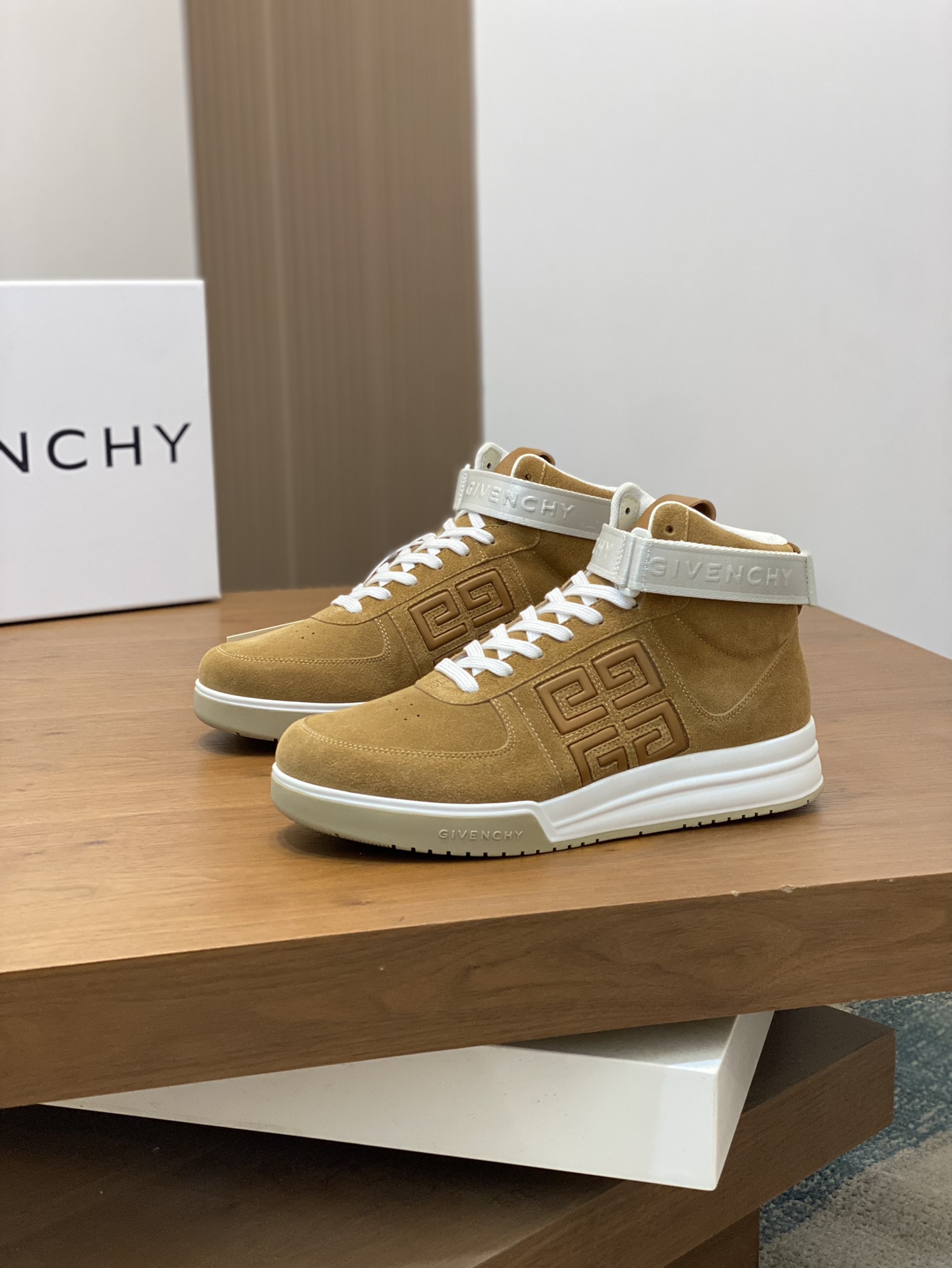 P960 Givenchy brown men's high-top jogging sneakers imported head layer cowhide leather upper perforated design breathable and comfortable tongue embossed 4G LOGO embroidery TPU lightweight sole on the effect of the foot handsome and stylish heightening to enhance the atmosphere of the simple and stylish versatile boutique!Size: 39-44 (38.45 custom)-High quality replica handbags