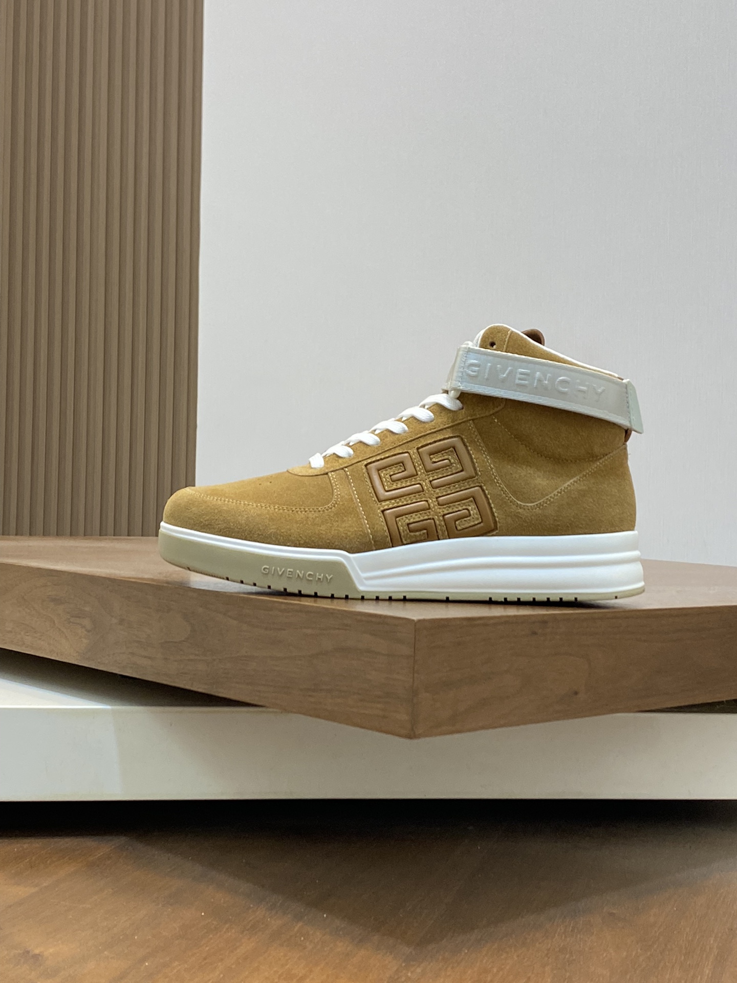 P960 Givenchy brown men's high-top jogging sneakers imported head layer cowhide leather upper perforated design breathable and comfortable tongue embossed 4G LOGO embroidery TPU lightweight sole on the effect of the foot handsome and stylish heightening to enhance the atmosphere of the simple and stylish versatile boutique!Size: 39-44 (38.45 custom)-High quality replica handbags
