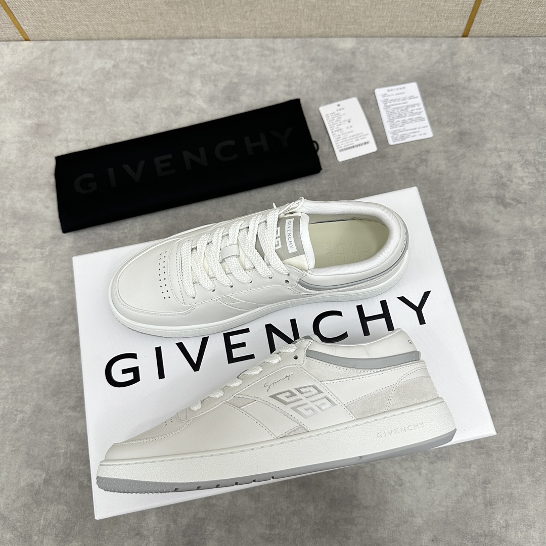 图片[3]-纪梵希  Givenchy       重磅线上首发       全新G MoVE MonclerOGRAM 低帮运动鞋              灵感来源于八十年代的网球鞋简约舒适与运动态度同步  采用进口牛皮拼接撞色 G 字印花牛仔布   鞋头饰以透气冲孔     侧面饰以立体 4G logo 图案     鞋舌与后跟饰以Givenchy  4G LOGO标签    漆皮条拼接点缀增强时尚潮流  后帮加衬增加舒适感      内里小牛皮打造    独立一体牛皮乳胶垫    原版开模橡胶底   轻便舒适 ！  多色可选！

标准专柜码数：39～44#      （38.45🉑定做）  拼牛仔布款 P¥760       全皮款P¥800-高仿包包