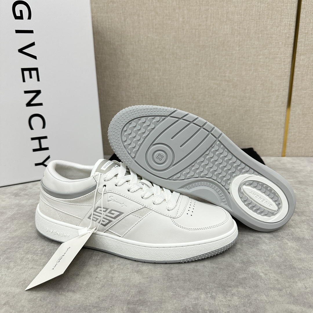 图片[8]-纪梵希  Givenchy       重磅线上首发       全新G MoVE MonclerOGRAM 低帮运动鞋              灵感来源于八十年代的网球鞋简约舒适与运动态度同步  采用进口牛皮拼接撞色 G 字印花牛仔布   鞋头饰以透气冲孔     侧面饰以立体 4G logo 图案     鞋舌与后跟饰以Givenchy  4G LOGO标签    漆皮条拼接点缀增强时尚潮流  后帮加衬增加舒适感      内里小牛皮打造    独立一体牛皮乳胶垫    原版开模橡胶底   轻便舒适 ！  多色可选！

标准专柜码数：39～44#      （38.45🉑定做）  拼牛仔布款 P¥760       全皮款P¥800-高仿包包