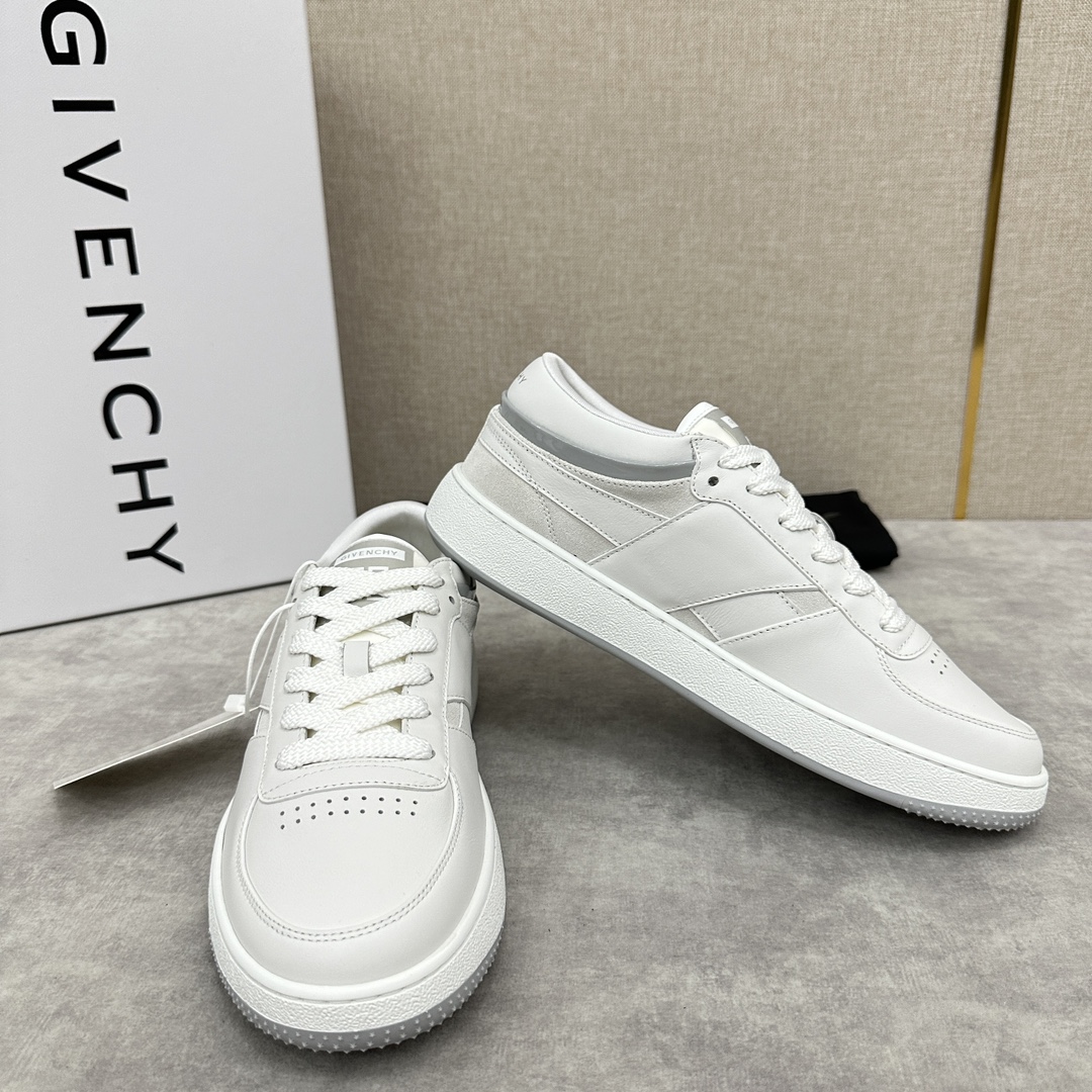图片[7]-纪梵希  Givenchy       重磅线上首发       全新G MoVE MonclerOGRAM 低帮运动鞋              灵感来源于八十年代的网球鞋简约舒适与运动态度同步  采用进口牛皮拼接撞色 G 字印花牛仔布   鞋头饰以透气冲孔     侧面饰以立体 4G logo 图案     鞋舌与后跟饰以Givenchy  4G LOGO标签    漆皮条拼接点缀增强时尚潮流  后帮加衬增加舒适感      内里小牛皮打造    独立一体牛皮乳胶垫    原版开模橡胶底   轻便舒适 ！  多色可选！

标准专柜码数：39～44#      （38.45🉑定做）  拼牛仔布款 P¥760       全皮款P¥800-高仿包包