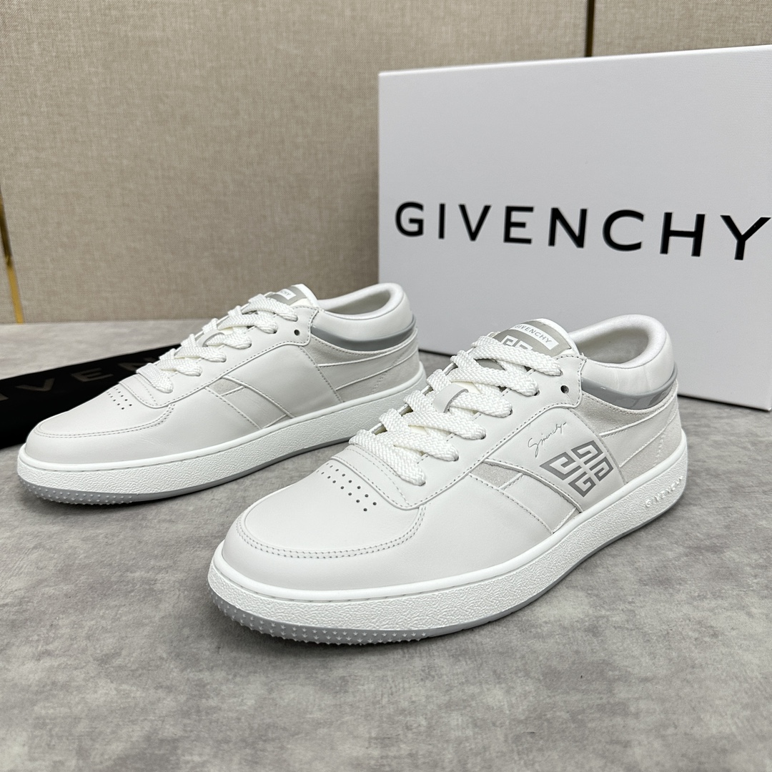 图片[6]-纪梵希  Givenchy       重磅线上首发       全新G MoVE MonclerOGRAM 低帮运动鞋              灵感来源于八十年代的网球鞋简约舒适与运动态度同步  采用进口牛皮拼接撞色 G 字印花牛仔布   鞋头饰以透气冲孔     侧面饰以立体 4G logo 图案     鞋舌与后跟饰以Givenchy  4G LOGO标签    漆皮条拼接点缀增强时尚潮流  后帮加衬增加舒适感      内里小牛皮打造    独立一体牛皮乳胶垫    原版开模橡胶底   轻便舒适 ！  多色可选！

标准专柜码数：39～44#      （38.45🉑定做）  拼牛仔布款 P¥760       全皮款P¥800-高仿包包