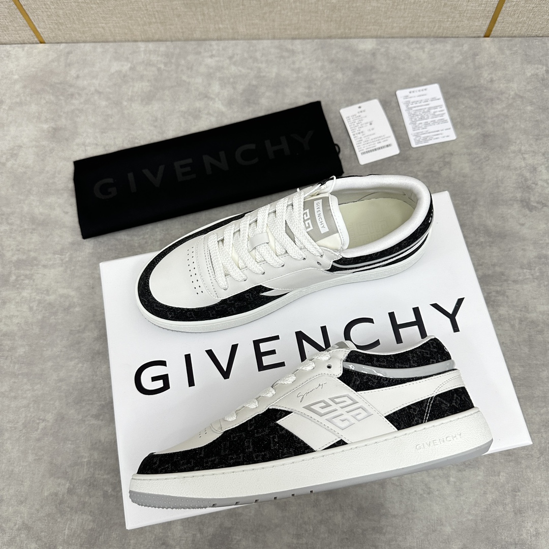 图片[3]-纪梵希  Givenchy       重磅线上首发       全新G MoVE MonclerOGRAM 低帮运动鞋              灵感来源于八十年代的网球鞋简约舒适与运动态度同步  采用进口牛皮拼接撞色 G 字印花牛仔布   鞋头饰以透气冲孔     侧面饰以立体 4G logo 图案     鞋舌与后跟饰以Givenchy  4G LOGO标签    漆皮条拼接点缀增强时尚潮流  后帮加衬增加舒适感      内里小牛皮打造    独立一体牛皮乳胶垫    原版开模橡胶底   轻便舒适 ！  多色可选！

标准专柜码数：39～44#      （38.45🉑定做）  拼牛仔布款 P¥760       全皮款P¥800-高仿包包
