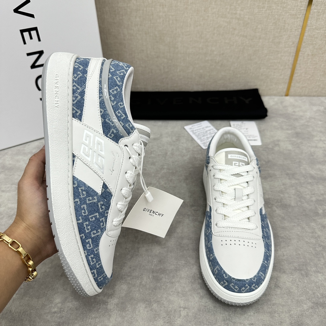 Givenchy Givenchy's first online launch of the new G MoVE MonclerOGRAM low-top sneaker inspired by the tennis shoes of the 80's. Simple, comfortable and sporty. Imported cowhide leather with contrasting G print denim, breathable perforations on the toe, 3-dimensional 4G logo on the side, Givenchy 4G logo label on the tongue and heel, patent leather stripes, stitching to enhance the fashion trend, and lining on the back for added comfort. Patchwork accents enhance the fashion trend Padded heel for added comfort Lined in calf leather Individual integrated cowhide latex cushions Original molded rubber sole Lightweight and comfortable!  Multi-color available! Standard counter size: 39 ~ 44# (38.45 🉑 customized) Patchwork denim models P ¥ 760 full leather models P ¥ 800-High Faux Bags