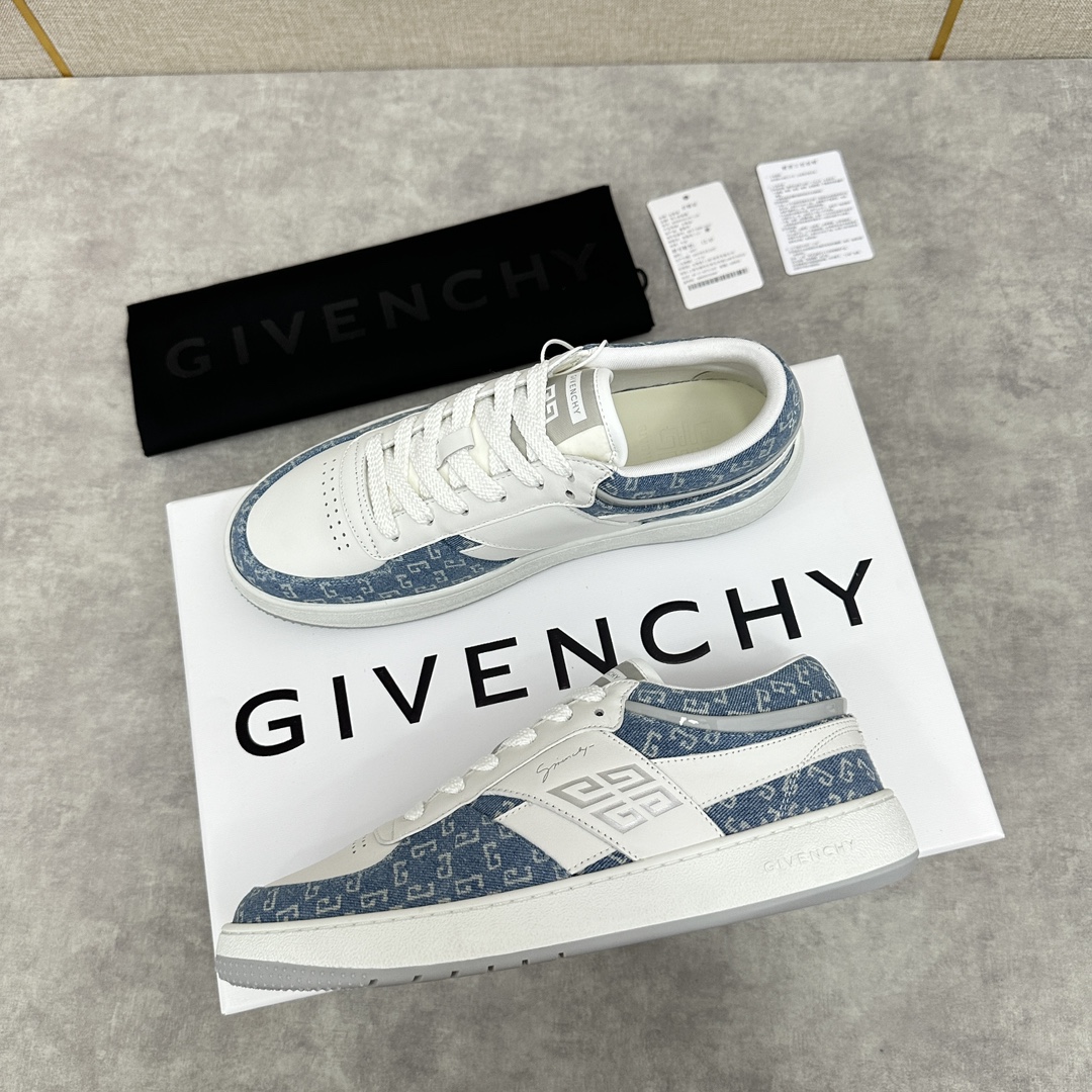 Givenchy Givenchy's first online launch of the new G MoVE MonclerOGRAM low-top sneaker inspired by the tennis shoes of the 80's. Simple, comfortable and sporty. Imported cowhide leather with contrasting G print denim, breathable perforations on the toe, 3-dimensional 4G logo on the side, Givenchy 4G logo label on the tongue and heel, patent leather stripes, stitching to enhance the fashion trend, and lining on the back for added comfort. Patchwork accents enhance the fashion trend Padded heel for added comfort Lined in calf leather Individual integrated cowhide latex cushions Original molded rubber sole Lightweight and comfortable!  Multi-color available! Standard counter size: 39 ~ 44# (38.45 🉑 customized) Patchwork denim models P ¥ 760 full leather models P ¥ 800-High Faux Bags