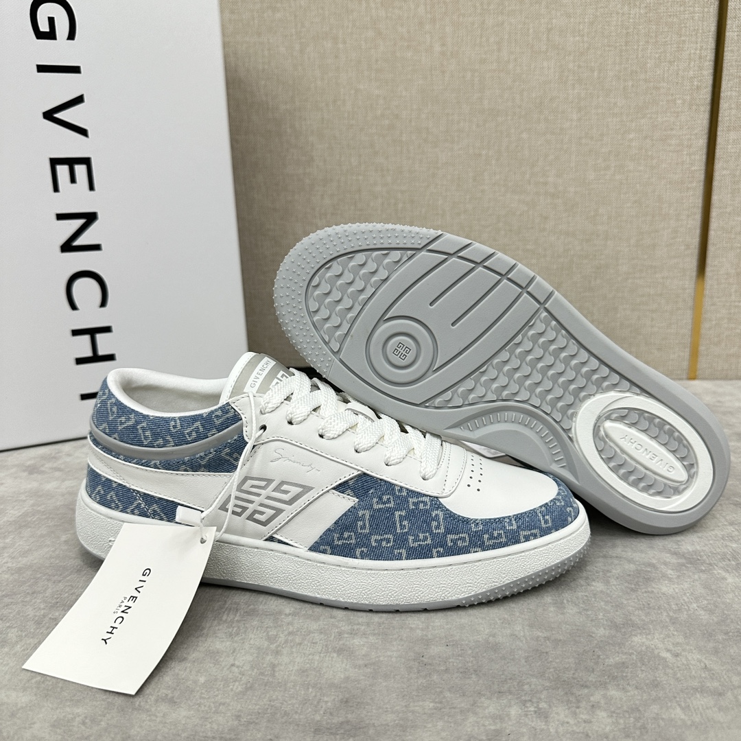Givenchy Givenchy's first online launch of the new G MoVE MonclerOGRAM low-top sneaker inspired by the tennis shoes of the 80's. Simple, comfortable and sporty. Imported cowhide leather with contrasting G print denim, breathable perforations on the toe, 3-dimensional 4G logo on the side, Givenchy 4G logo label on the tongue and heel, patent leather stripes, stitching to enhance the fashion trend, and lining on the back for added comfort. Patchwork accents enhance the fashion trend Padded heel for added comfort Lined in calf leather Individual integrated cowhide latex cushions Original molded rubber sole Lightweight and comfortable!  Multi-color available! Standard counter size: 39 ~ 44# (38.45 🉑 customized) Patchwork denim models P ¥ 760 full leather models P ¥ 800-High Faux Bags