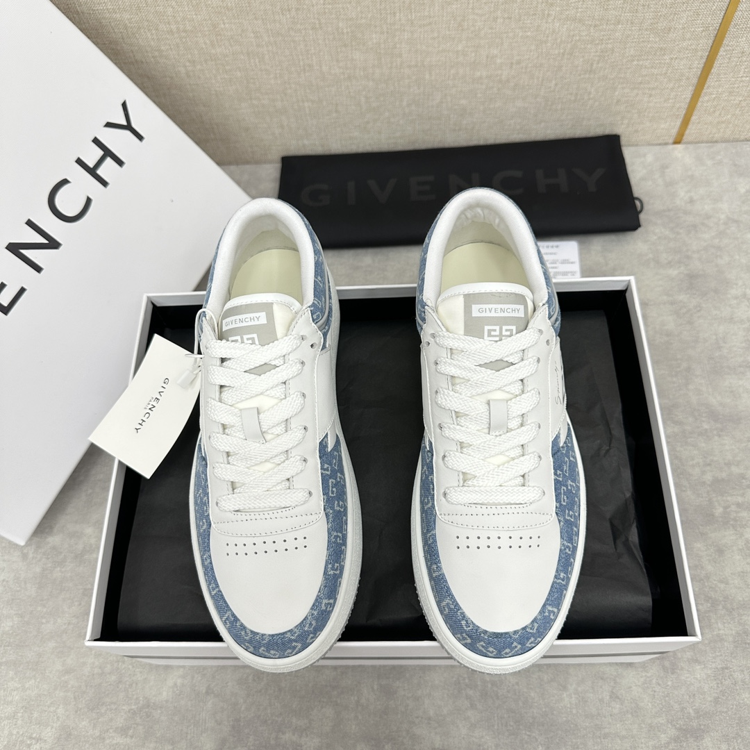 Givenchy Givenchy's new G MoVE MonclerOGRAM low-top sneakers inspired by the tennis shoes of the 1980s are simple, comfortable and sporty in attitude, featuring imported cowhide leather and color blocked G print denim, breathable perforations on the toe and 3-dimensional 4G logo on the side, Givenchy 4G logo label on the tongue and heel, and patent leather stripes to enhance the fashion trend. Stylish and trendy Padded heel for added comfort Lined in calf leather Individual integrated cowhide latex cushions Original molded rubber sole Lightweight and comfortable!  Multi-color available! Standard counter size: 39 ~ 44# (38.45 🉑 customized) Patchwork denim models P ¥ 760 full leather models P ¥ 800-High Faux Bags