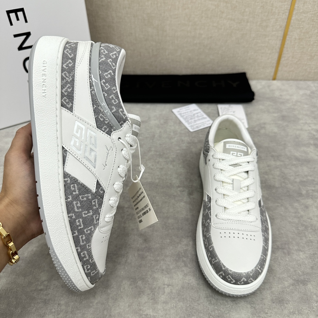 图片[4]-纪梵希  Givenchy              全新G MoVE MonclerOGRAM 低帮运动鞋              灵感来源于八十年代的网球鞋简约舒适与运动态度同步  采用进口牛皮拼接撞色 G 字印花牛仔布   鞋头饰以透气冲孔     侧面饰以立体 4G logo 图案     鞋舌与后跟饰以Givenchy  4G LOGO标签    漆皮条拼接点缀增强时尚潮流  后帮加衬增加舒适感      内里小牛皮打造    独立一体牛皮乳胶垫    原版开模橡胶底   轻便舒适 ！  多色可选！标准专柜码数：39～44#      （38.45🉑定做）  拼牛仔布款 P¥760       全皮款P¥800-高仿包包