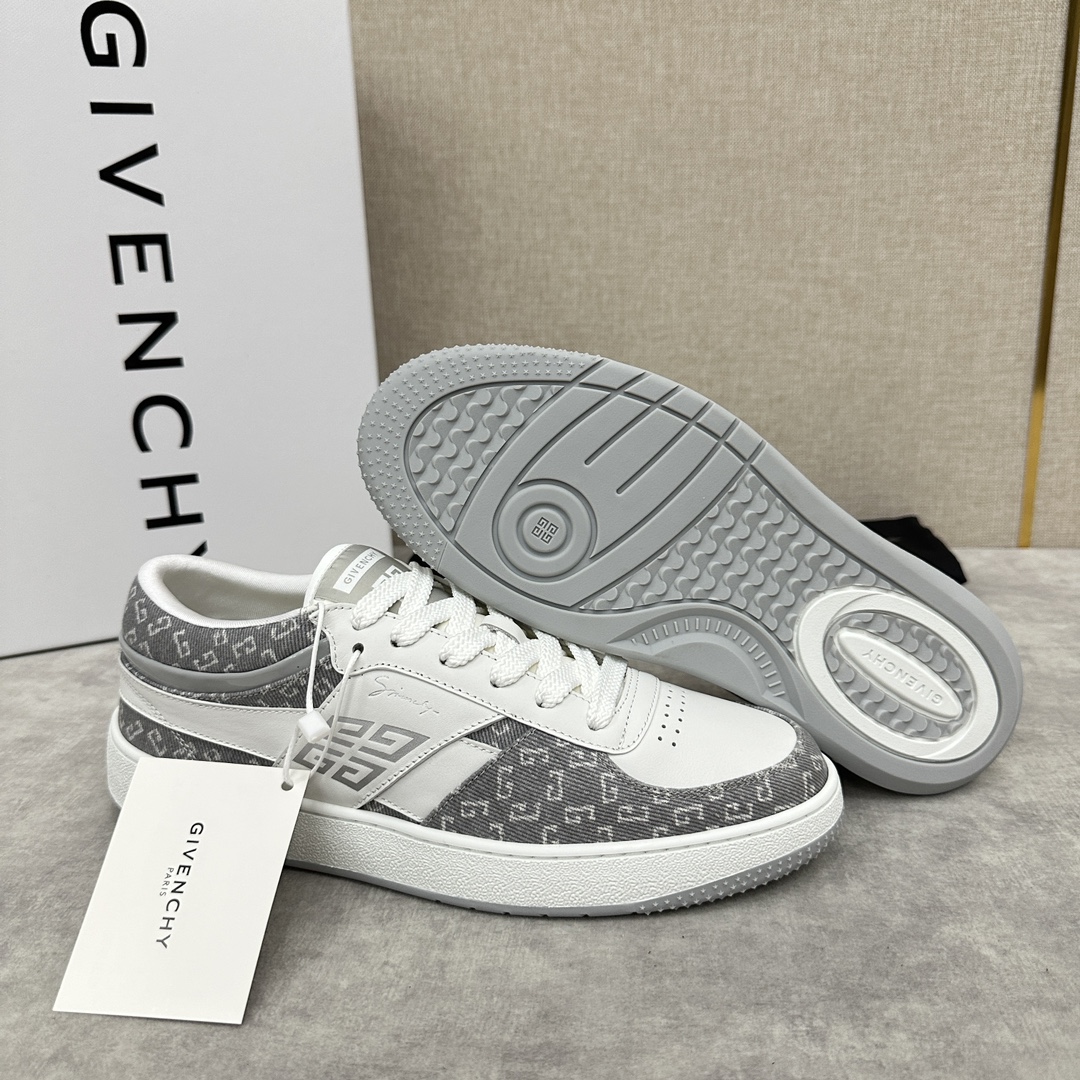 图片[8]-纪梵希  Givenchy              全新G MoVE MonclerOGRAM 低帮运动鞋              灵感来源于八十年代的网球鞋简约舒适与运动态度同步  采用进口牛皮拼接撞色 G 字印花牛仔布   鞋头饰以透气冲孔     侧面饰以立体 4G logo 图案     鞋舌与后跟饰以Givenchy  4G LOGO标签    漆皮条拼接点缀增强时尚潮流  后帮加衬增加舒适感      内里小牛皮打造    独立一体牛皮乳胶垫    原版开模橡胶底   轻便舒适 ！  多色可选！标准专柜码数：39～44#      （38.45🉑定做）  拼牛仔布款 P¥760       全皮款P¥800-高仿包包