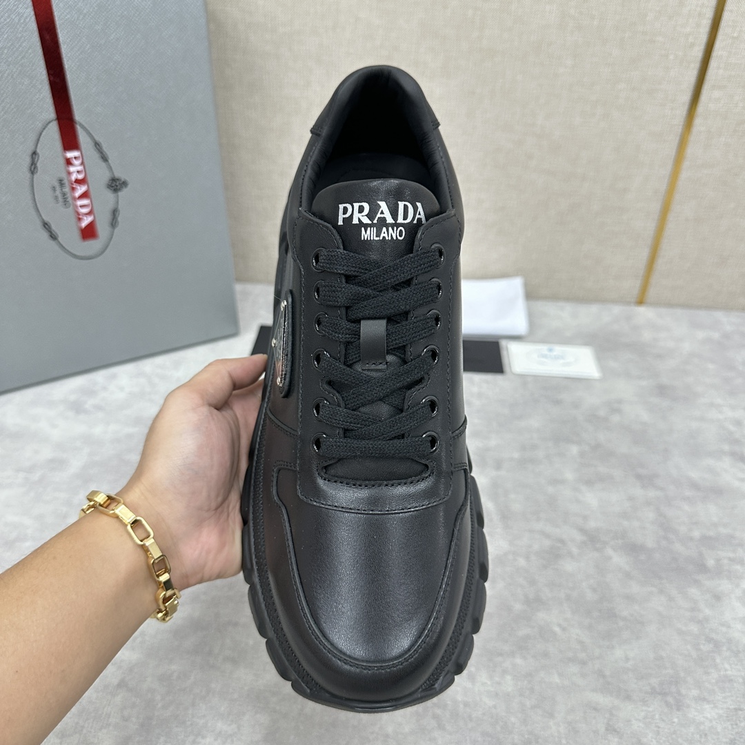 Prada men's leather dad shoes thick casual sneakers imported Napa calf leather splicing lychee grain leather upper fashion color design leather texture soft and delicate details can be seen Lace-up design Side of the classic triangular triangle triangle label ▶️ logo logo on the tongue and heel Simple atmosphere Calfskin cushioning foot Lining full calf sports shape with tire pattern rubber lightweight thick sole Comfortable and perfect Multi-color available in the original box Packed with original box and dust bag! Standard counter size: 39 ~ 44# (38.45 🉑 customized) P ¥ 800-High replica handbags