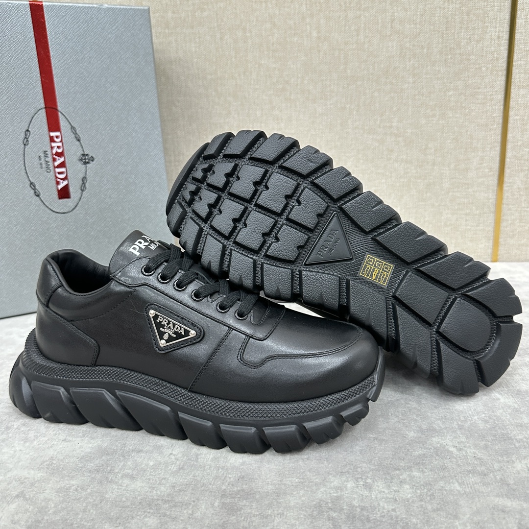Prada men's leather dad shoes thick casual sneakers imported Napa calf leather splicing lychee grain leather upper fashion color design leather texture soft and delicate details can be seen Lace-up design Side of the classic triangular triangle triangle label ▶️ logo logo on the tongue and heel Simple atmosphere Calfskin cushioning foot Lining full calf sports shape with tire pattern rubber lightweight thick sole Comfortable and perfect Multi-color available in the original box Packed with original box and dust bag! Standard counter size: 39 ~ 44# (38.45 🉑 customized) P ¥ 800-High replica handbags