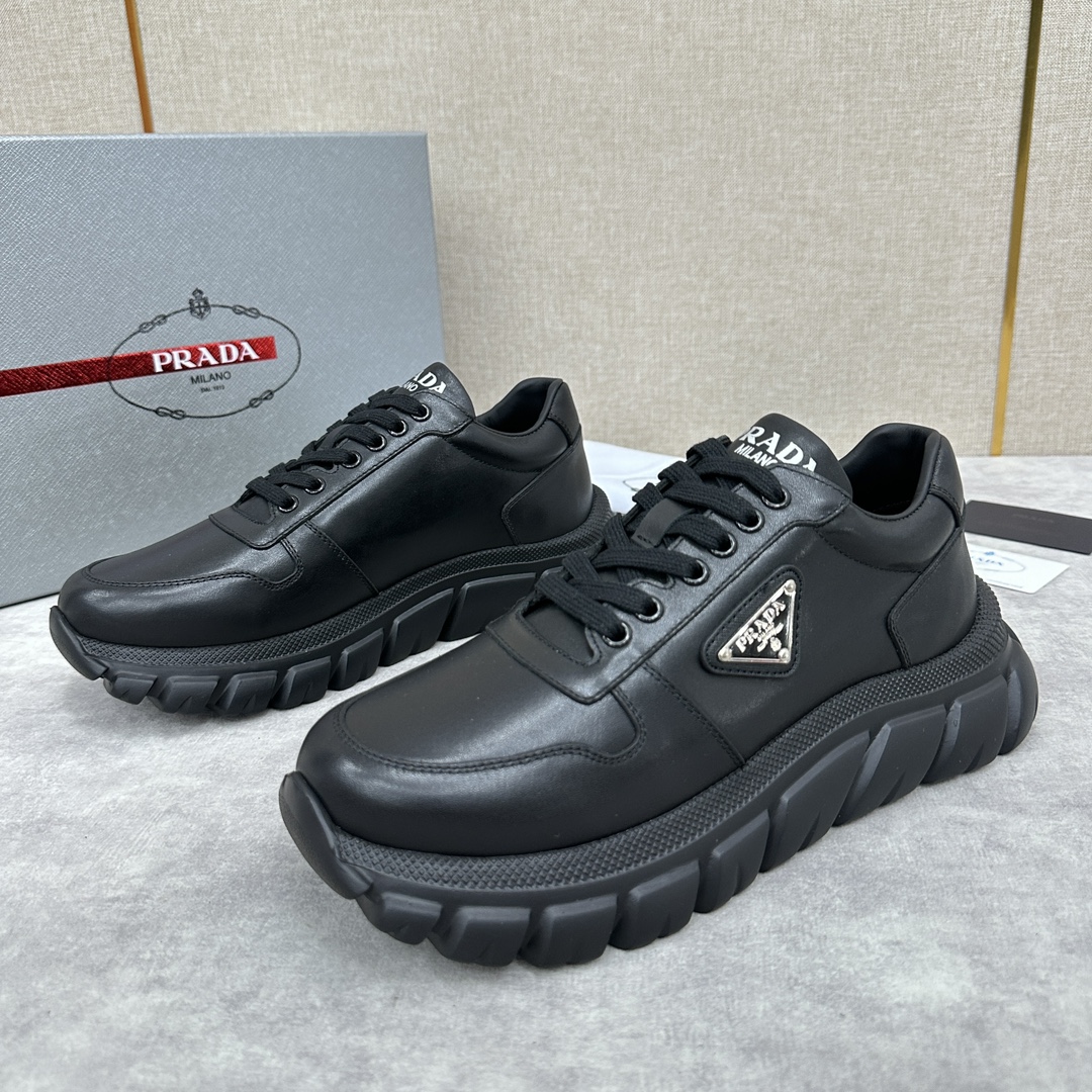 Prada men's leather dad shoes thick casual sneakers imported Napa calf leather splicing lychee grain leather upper fashion color design leather texture soft and delicate details can be seen Lace-up design Side of the classic triangular triangle triangle label ▶️ logo logo on the tongue and heel Simple atmosphere Calfskin cushioning foot Lining full calf sports shape with tire pattern rubber lightweight thick sole Comfortable and perfect Multi-color available in the original box Packed with original box and dust bag! Standard counter size: 39 ~ 44# (38.45 🉑 customized) P ¥ 800-High replica handbags