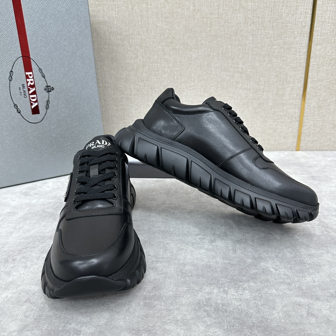 Prada men's leather dad shoes thick casual sneakers imported Napa calf leather splicing lychee grain leather upper fashion color design leather texture soft and delicate details can be seen Lace-up design Side of the classic triangular triangle triangle label ▶️ logo logo on the tongue and heel Simple atmosphere Calfskin cushioning foot Lining full calf sports shape with tire pattern rubber lightweight thick sole Comfortable and perfect Multi-color available in the original box Packed with original box and dust bag! Standard counter size: 39 ~ 44# (38.45 🉑 customized) P ¥ 800-High replica handbags