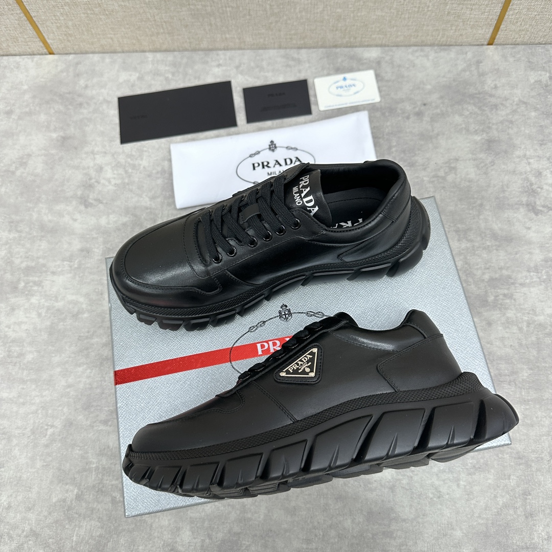 Prada men's leather dad shoes thick casual sneakers imported Napa calf leather splicing lychee grain leather upper fashion color design leather texture soft and delicate details can be seen Lace-up design Side of the classic triangular triangle triangle label ▶️ logo logo on the tongue and heel Simple atmosphere Calfskin cushioning foot Lining full calf sports shape with tire pattern rubber lightweight thick sole Comfortable and perfect Multi-color available in the original box Packed with original box and dust bag! Standard counter size: 39 ~ 44# (38.45 🉑 customized) P ¥ 800-High replica handbags