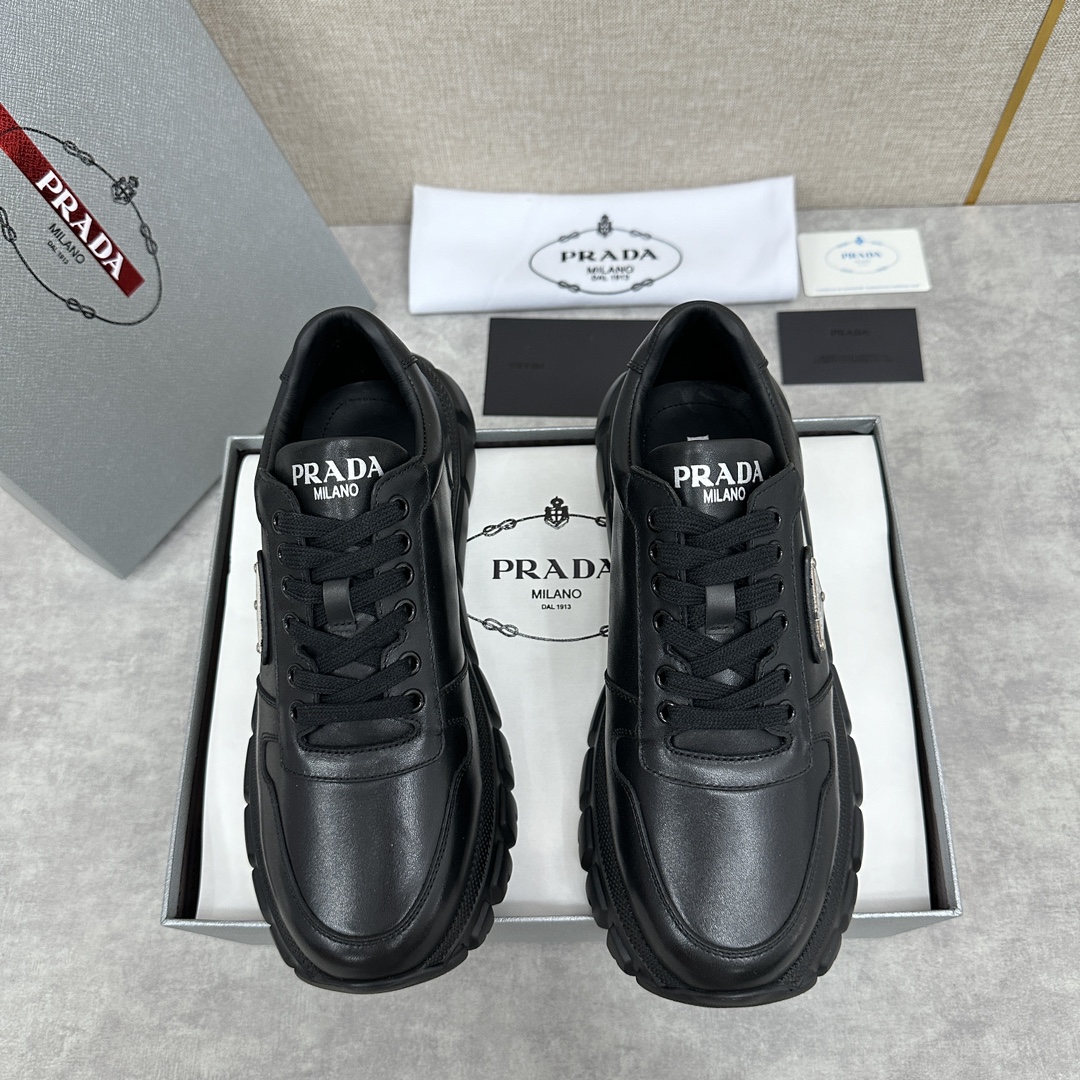 Prada men's leather dad shoes thick casual sneakers imported Napa calf leather splicing lychee grain leather upper fashion color design leather texture soft and delicate details can be seen Lace-up design Side of the classic triangular triangle triangle label ▶️ logo logo on the tongue and heel Simple atmosphere Calfskin cushioning foot Lining full calf sports shape with tire pattern rubber lightweight thick sole Comfortable and perfect Multi-color available in the original box Packed with original box and dust bag! Standard counter size: 39 ~ 44# (38.45 🉑 customized) P ¥ 800-High replica handbags