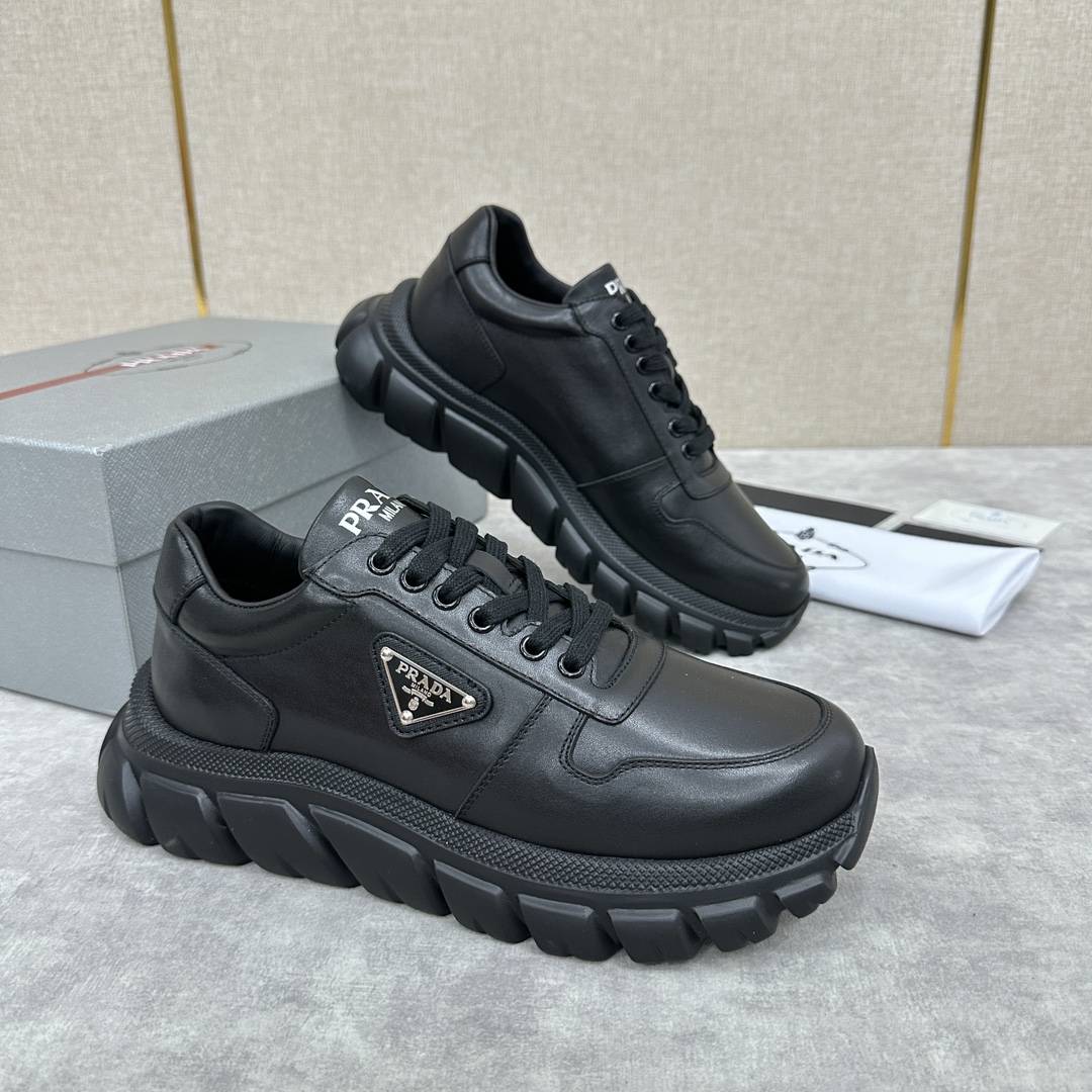 Prada men's leather dad shoes thick casual sneakers imported Napa calf leather splicing lychee grain leather upper fashion color design leather texture soft and delicate details can be seen Lace-up design Side of the classic triangular triangle triangle label ▶️ logo logo on the tongue and heel Simple atmosphere Calfskin cushioning foot Lining full calf sports shape with tire pattern rubber lightweight thick sole Comfortable and perfect Multi-color available in the original box Packed with original box and dust bag! Standard counter size: 39 ~ 44# (38.45 🉑 customized) P ¥ 800-High replica handbags