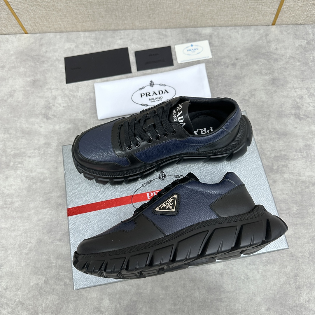 图片[3]-P家新品  Prada Prada普拉达 男士皮革老爹鞋厚底休闲运动鞋   采用进口纳帕小牛皮拼接荔枝纹皮革鞋面 时尚撞色设计皮质质感柔软细腻  细节看得见  系带设计 侧面经典三角形 三角标▶️徽章 鞋舌及后跟饰有logo徽标 简单大气  小牛皮垫脚  内里全小牛 运动版型 搭配轮胎纹橡胶轻质厚底  舒适度简直完美   多色发售 配原盒包装防尘袋！！！


标准专柜码数：39～44#    （38.45🉑定做） P¥800-高仿包包