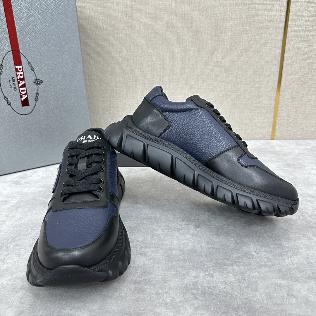 图片[7]-P家新品  Prada Prada普拉达 男士皮革老爹鞋厚底休闲运动鞋   采用进口纳帕小牛皮拼接荔枝纹皮革鞋面 时尚撞色设计皮质质感柔软细腻  细节看得见  系带设计 侧面经典三角形 三角标▶️徽章 鞋舌及后跟饰有logo徽标 简单大气  小牛皮垫脚  内里全小牛 运动版型 搭配轮胎纹橡胶轻质厚底  舒适度简直完美   多色发售 配原盒包装防尘袋！！！


标准专柜码数：39～44#    （38.45🉑定做） P¥800-高仿包包