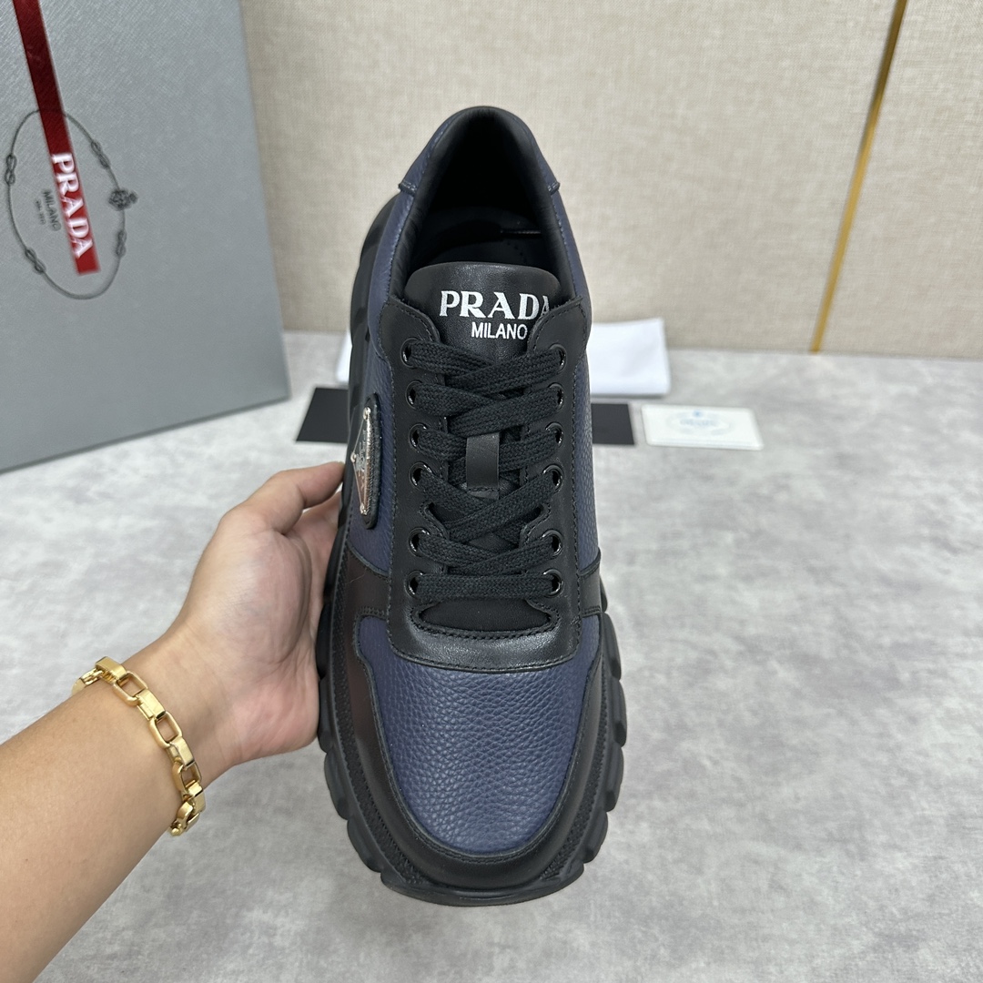 图片[5]-P家新品  Prada Prada普拉达 男士皮革老爹鞋厚底休闲运动鞋   采用进口纳帕小牛皮拼接荔枝纹皮革鞋面 时尚撞色设计皮质质感柔软细腻  细节看得见  系带设计 侧面经典三角形 三角标▶️徽章 鞋舌及后跟饰有logo徽标 简单大气  小牛皮垫脚  内里全小牛 运动版型 搭配轮胎纹橡胶轻质厚底  舒适度简直完美   多色发售 配原盒包装防尘袋！！！


标准专柜码数：39～44#    （38.45🉑定做） P¥800-高仿包包