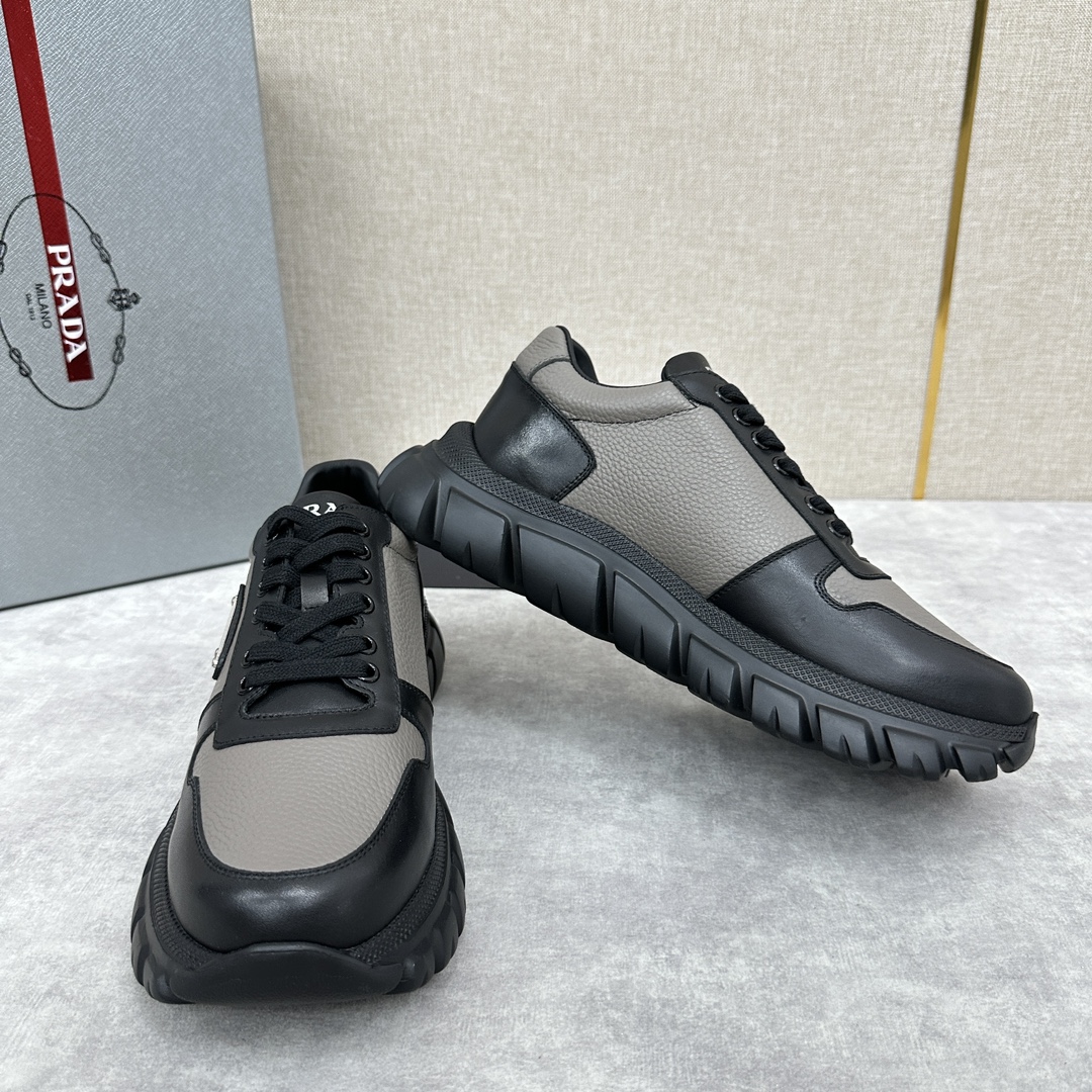 💋💍P's new Prada Prada men's leather pops thick casual sneakers imported nappa calf leather spliced lychee grain leather uppers fashionable color clash design leather texture soft and delicate details can be seen Lace-up design side classic triangular triangle triangle label ▶️ logo logo logo on the tongue and the heel Simple atmospheric calfskin cushioning lining full calf sports The shape with tire pattern rubber lightweight thick sole Comfort is perfect Multi-color on sale With the original box packaging dust bag!Standard counter size: 39-44# (38.45🉑 customized) P¥800