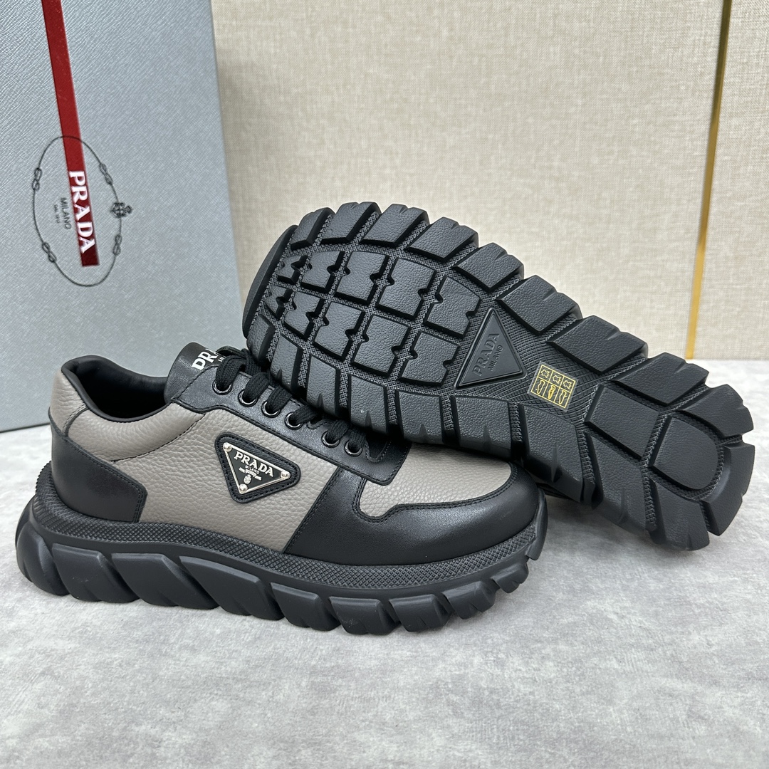 💋💍P's new Prada Prada men's leather pops thick casual sneakers imported nappa calf leather spliced lychee grain leather uppers fashionable color clash design leather texture soft and delicate details can be seen Lace-up design side classic triangular triangle triangle label ▶️ logo logo logo on the tongue and the heel Simple atmospheric calfskin cushioning lining full calf sports The shape with tire pattern rubber lightweight thick sole Comfort is perfect Multi-color on sale With the original box packaging dust bag!Standard counter size: 39-44# (38.45🉑 customized) P¥800