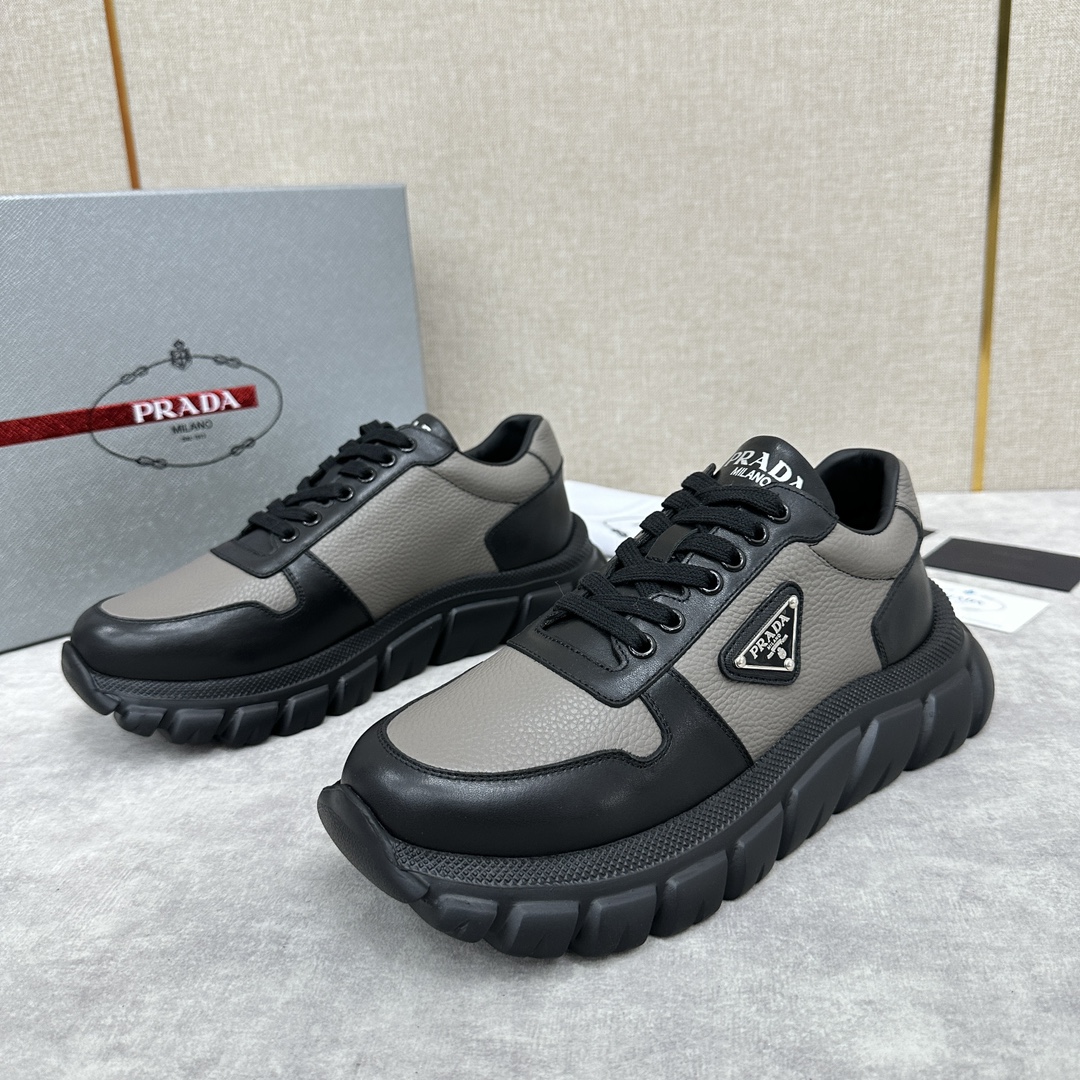 💋💍P's new Prada Prada men's leather pops thick casual sneakers imported nappa calf leather spliced lychee grain leather uppers fashionable color clash design leather texture soft and delicate details can be seen Lace-up design side classic triangular triangle triangle label ▶️ logo logo logo on the tongue and the heel Simple atmospheric calfskin cushioning lining full calf sports The shape with tire pattern rubber lightweight thick sole Comfort is perfect Multi-color on sale With the original box packaging dust bag!Standard counter size: 39-44# (38.45🉑 customized) P¥800
