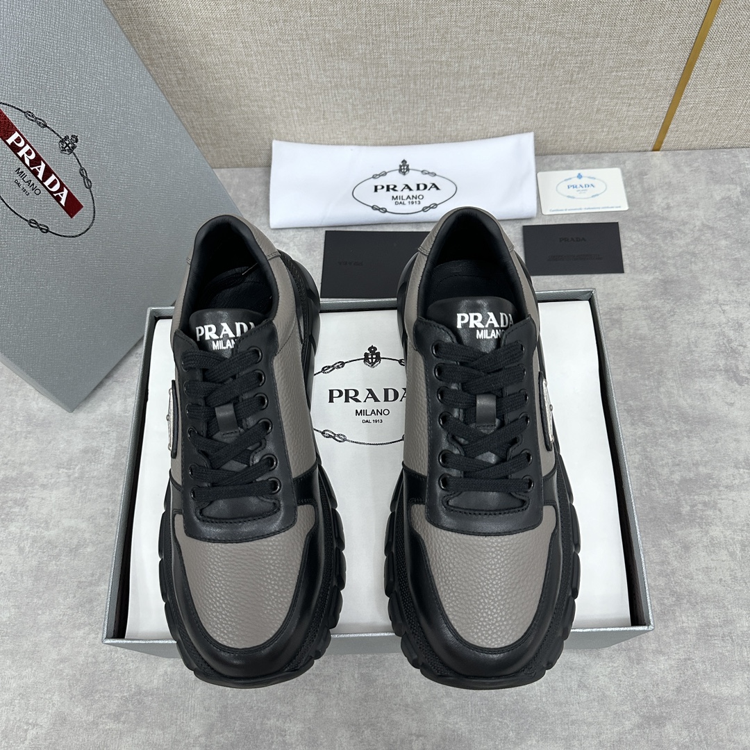 💋💍P's new Prada Prada men's leather pops thick casual sneakers imported nappa calf leather spliced lychee grain leather uppers fashionable color clash design leather texture soft and delicate details can be seen Lace-up design side classic triangular triangle triangle label ▶️ logo logo logo on the tongue and the heel Simple atmospheric calfskin cushioning lining full calf sports The shape with tire pattern rubber lightweight thick sole Comfort is perfect Multi-color on sale With the original box packaging dust bag!Standard counter size: 39-44# (38.45🉑 customized) P¥800