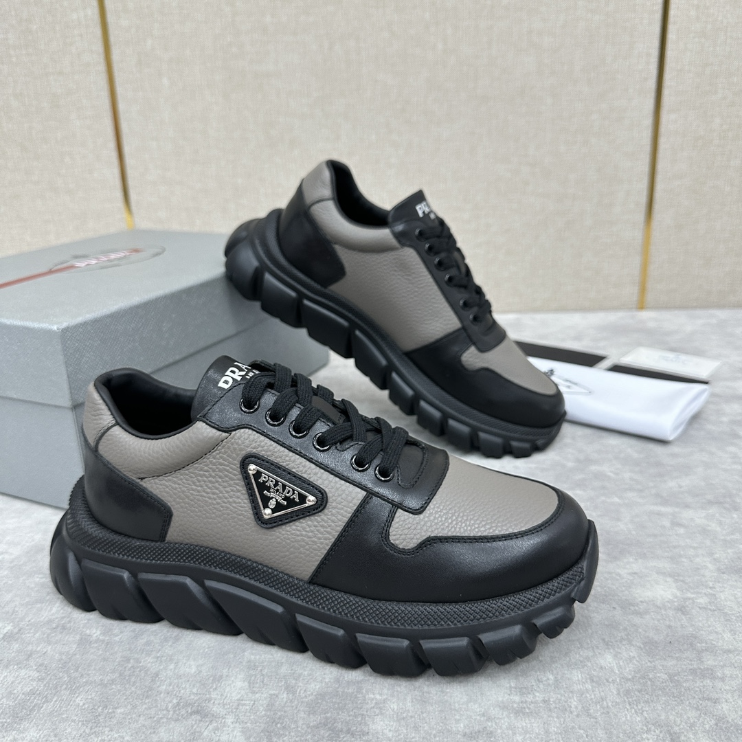 💋💍P's new Prada Prada men's leather pops thick casual sneakers imported nappa calf leather spliced lychee grain leather uppers fashionable color clash design leather texture soft and delicate details can be seen Lace-up design side classic triangular triangle triangle label ▶️ logo logo logo on the tongue and the heel Simple atmospheric calfskin cushioning lining full calf sports The shape with tire pattern rubber lightweight thick sole Comfort is perfect Multi-color on sale With the original box packaging dust bag!Standard counter size: 39-44# (38.45🉑 customized) P¥800