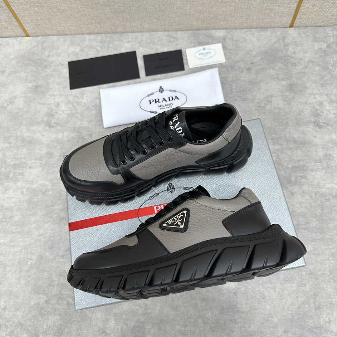 💋💍P's new Prada Prada men's leather pops thick casual sneakers imported nappa calf leather spliced lychee grain leather uppers fashionable color clash design leather texture soft and delicate details can be seen Lace-up design side classic triangular triangle triangle label ▶️ logo logo logo on the tongue and the heel Simple atmospheric calfskin cushioning lining full calf sports The shape with tire pattern rubber lightweight thick sole Comfort is perfect Multi-color on sale With the original box packaging dust bag!Standard counter size: 39-44# (38.45🉑 customized) P¥800