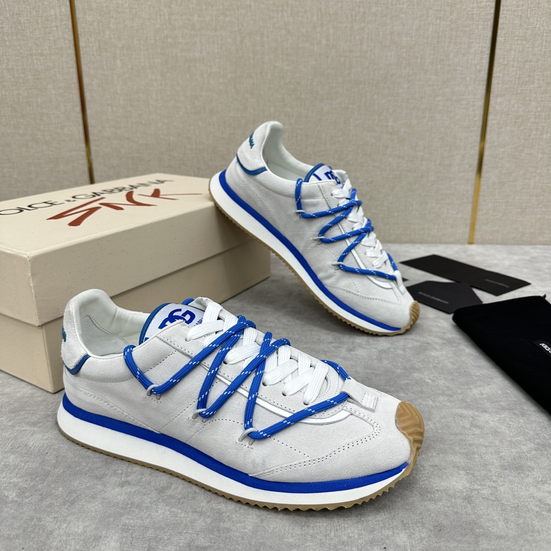 D&G Cushion Patchwork String Casual Sneaker This sneaker is handmade with geometric stringing in a variety of materials and color blocking, an innovative look at the future The new Cushion sneaker features a cowhide patchwork suede upper with the DG logo on the tongue Contrasting cowhide patchwork color blocking embellishments echoing the overall color palette Logo Tongue Original logo Cowhide Latex padded footbed Comfortable, skin-friendly, and lightweight, The grippy rubber outsole is innovatively designed for performance, while the jacquard label adds a timeless touch!  Available in multiple colors!Standard counter size: 39-44# (38.45.46🉑 customized) P¥960