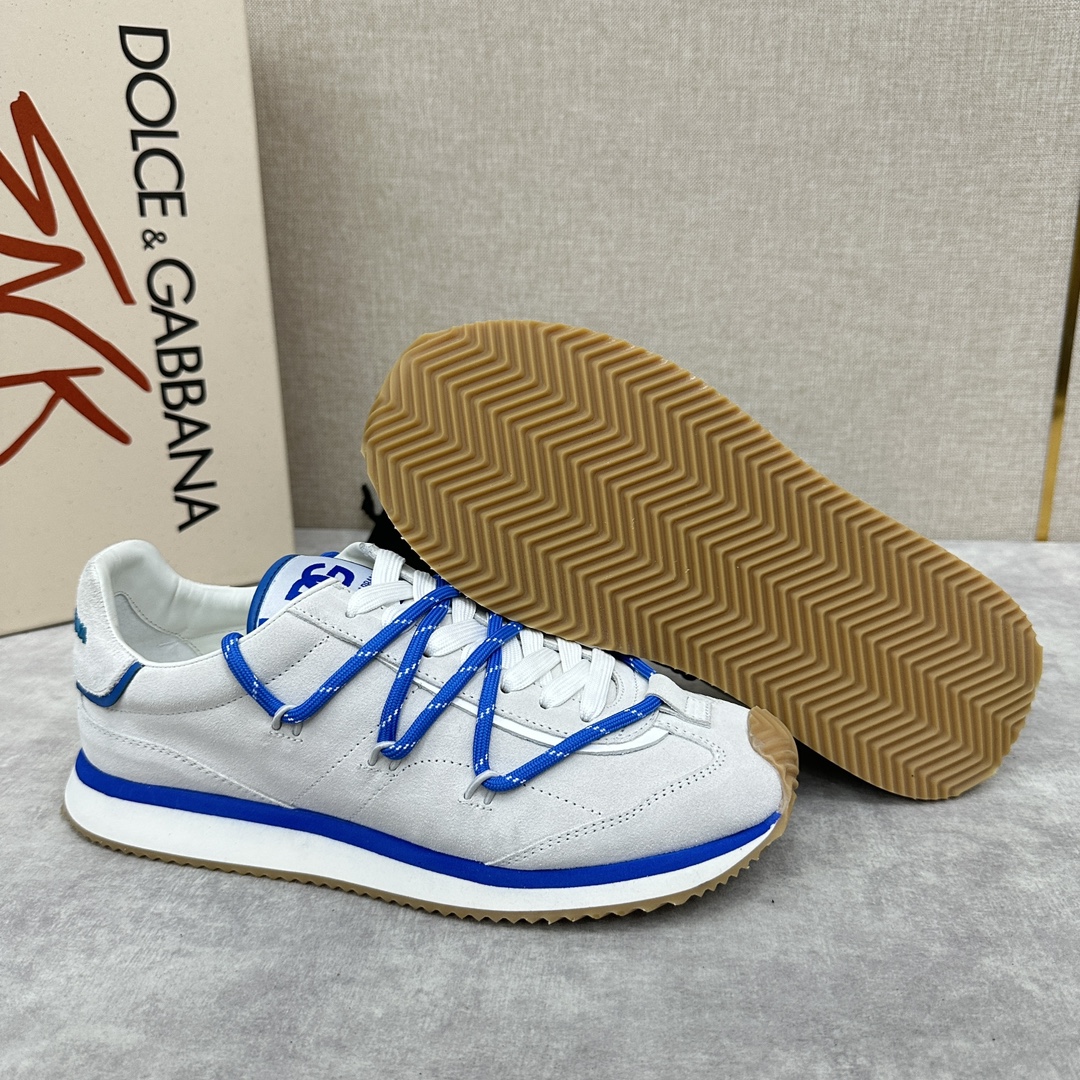 D&G Cushion Patchwork String Casual Sneaker This sneaker is handmade with geometric stringing in a variety of materials and color blocking, an innovative look at the future The new Cushion sneaker features a cowhide patchwork suede upper with the DG logo on the tongue Contrasting cowhide patchwork color blocking embellishments echoing the overall color palette Logo Tongue Original logo Cowhide Latex padded footbed Comfortable, skin-friendly, and lightweight, The grippy rubber outsole is innovatively designed for performance, while the jacquard label adds a timeless touch!  Available in multiple colors!Standard counter size: 39-44# (38.45.46🉑 customized) P¥960