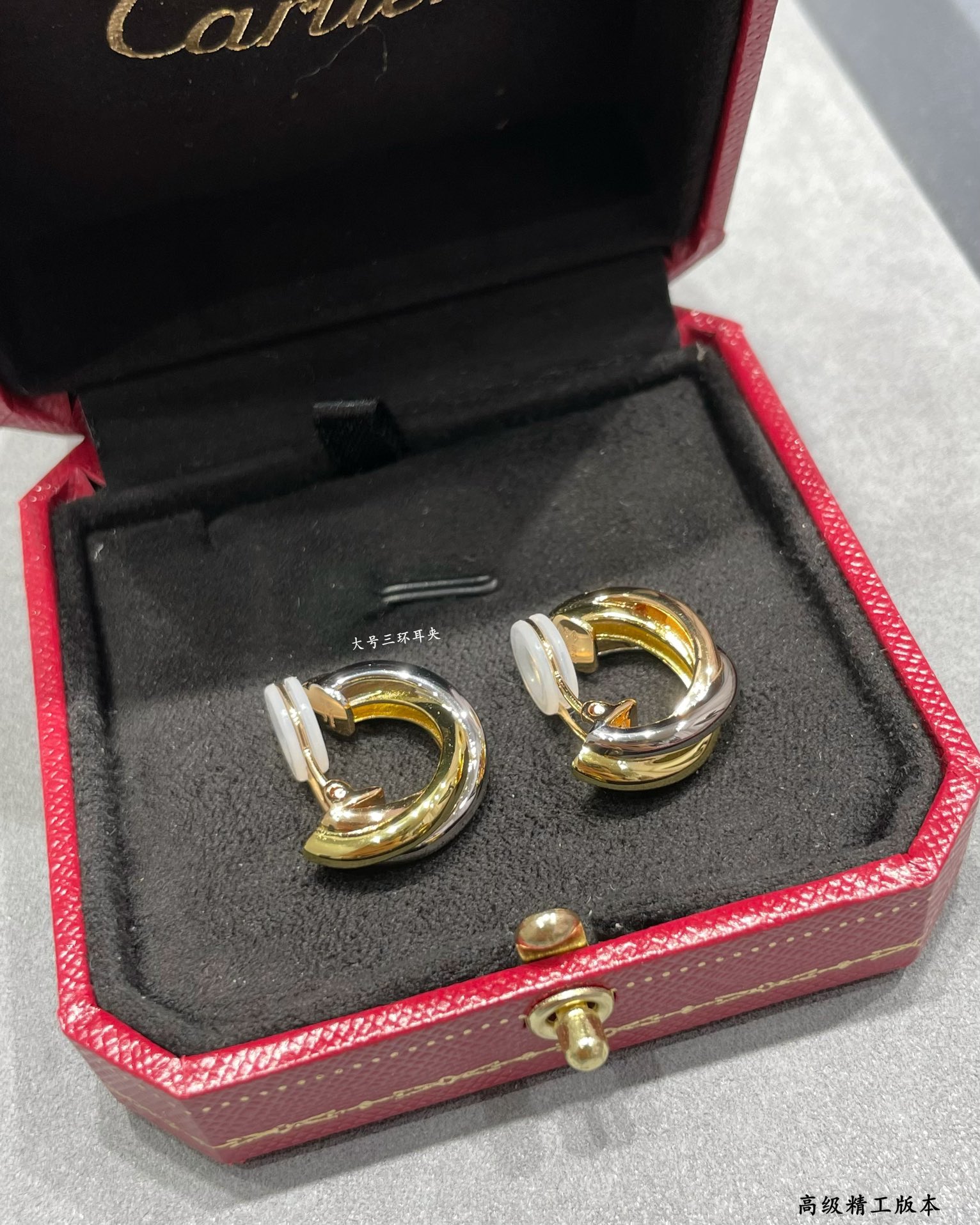 图片[6]-p280V金材质 卡地亚大号三环耳夹又一款经典环抱镶嵌 完美诠释对称美学 优雅大方佩戴舒适度高 也不容易勾搭到物品！真金质感杠杠的精工艺 执模抛光都做的很细致！-高仿包包