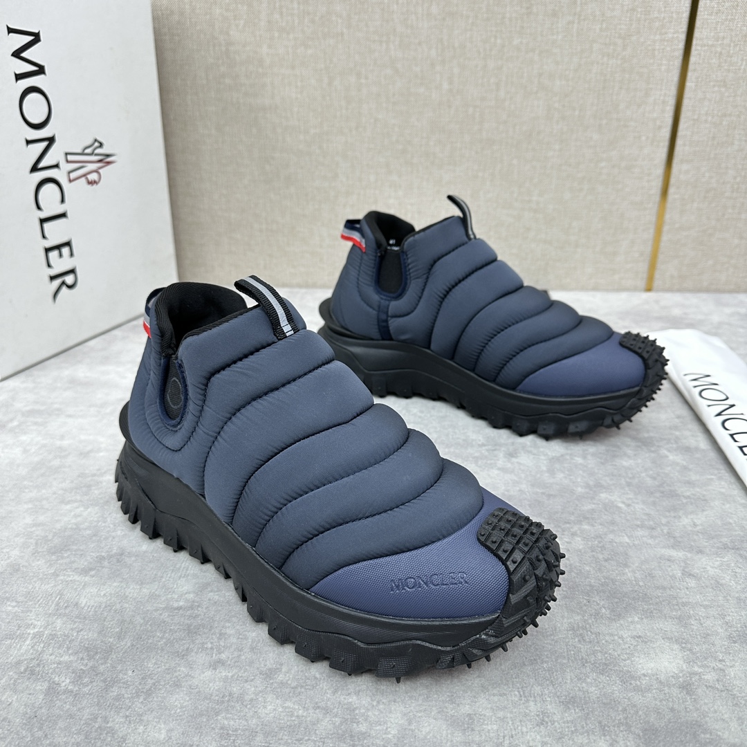 图片[3]-Moncler   蒙口     Trailgrip Après男士运动鞋         此款套穿式运动鞋的灵感源自品牌DNA加衬元素源自经典外套的设计 采用功能性织物面料制成 橡胶鞋底使运动鞋适应任何地形    为鞋履赋予出色抓地力  具有舒适防滑性能 Trailgrip运动鞋专为在户外运动时常伴左右而设计提供舒适与稳定性易于清洗的 OrthoLite®鞋垫增强了鞋履的通透性并提供缓冲轻盈灵活配备EVA中底倍添灵活性与轻盈性中底和鞋底面之间含碳纤维  增强缓冲和回弹力  TPU尾翼鞋底高性能Vibram® Megagrip复合橡胶鞋底与鞋底面适用于任何地形设有鞋底面   鞋底高度约4.5厘米     Trailgrip男士运动鞋适用于跑步、徒步和户外漫步舒适性能进一步升级为您提供保护和轻盈的穿着体验 配原盒包装+防尘袋发售！ 四色可选！

标准皮鞋码数：39～44#     （38.45🉑定做）  P¥840-高仿包包