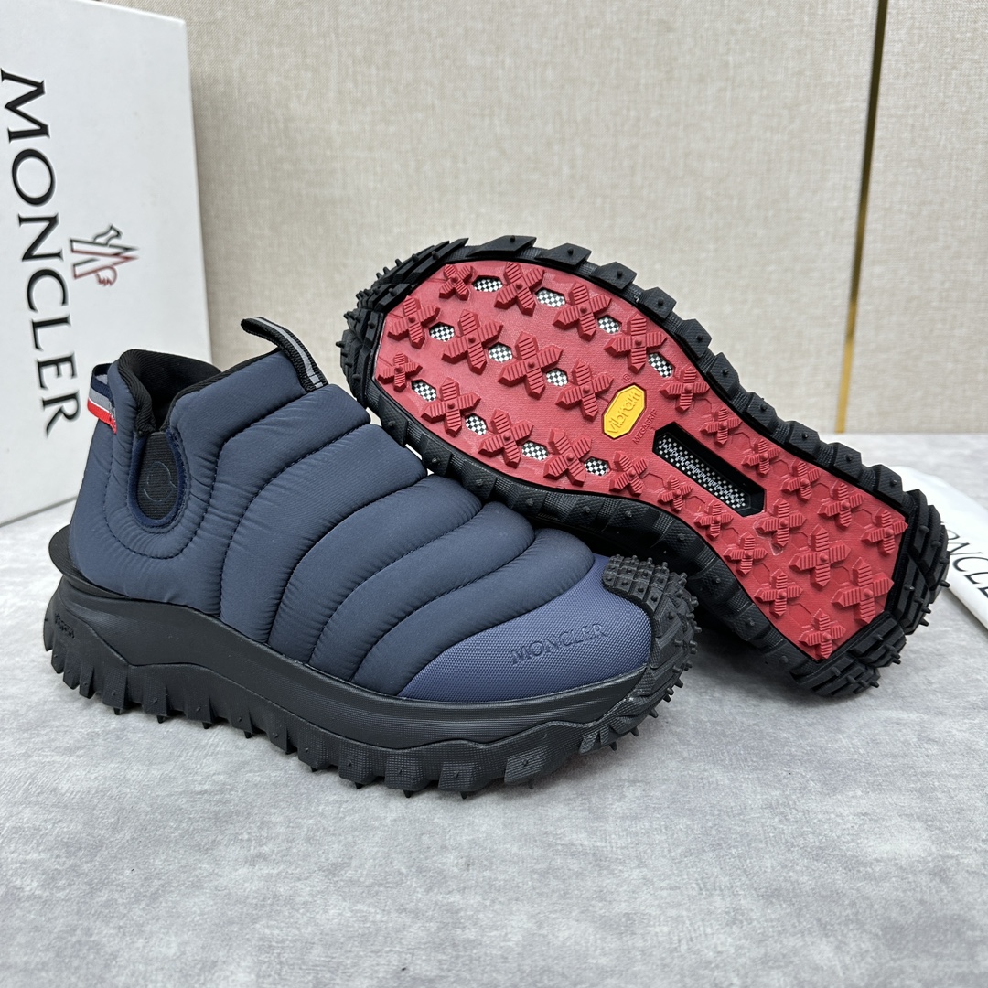 图片[5]-Moncler   蒙口     Trailgrip Après男士运动鞋         此款套穿式运动鞋的灵感源自品牌DNA加衬元素源自经典外套的设计 采用功能性织物面料制成 橡胶鞋底使运动鞋适应任何地形    为鞋履赋予出色抓地力  具有舒适防滑性能 Trailgrip运动鞋专为在户外运动时常伴左右而设计提供舒适与稳定性易于清洗的 OrthoLite®鞋垫增强了鞋履的通透性并提供缓冲轻盈灵活配备EVA中底倍添灵活性与轻盈性中底和鞋底面之间含碳纤维  增强缓冲和回弹力  TPU尾翼鞋底高性能Vibram® Megagrip复合橡胶鞋底与鞋底面适用于任何地形设有鞋底面   鞋底高度约4.5厘米     Trailgrip男士运动鞋适用于跑步、徒步和户外漫步舒适性能进一步升级为您提供保护和轻盈的穿着体验 配原盒包装+防尘袋发售！ 四色可选！

标准皮鞋码数：39～44#     （38.45🉑定做）  P¥840-高仿包包