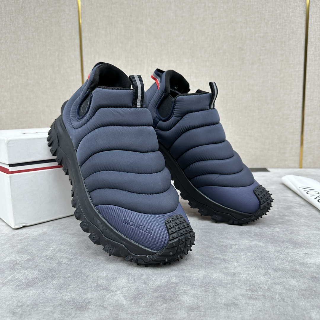 图片[2]-Moncler   蒙口     Trailgrip Après男士运动鞋         此款套穿式运动鞋的灵感源自品牌DNA加衬元素源自经典外套的设计 采用功能性织物面料制成 橡胶鞋底使运动鞋适应任何地形    为鞋履赋予出色抓地力  具有舒适防滑性能 Trailgrip运动鞋专为在户外运动时常伴左右而设计提供舒适与稳定性易于清洗的 OrthoLite®鞋垫增强了鞋履的通透性并提供缓冲轻盈灵活配备EVA中底倍添灵活性与轻盈性中底和鞋底面之间含碳纤维  增强缓冲和回弹力  TPU尾翼鞋底高性能Vibram® Megagrip复合橡胶鞋底与鞋底面适用于任何地形设有鞋底面   鞋底高度约4.5厘米     Trailgrip男士运动鞋适用于跑步、徒步和户外漫步舒适性能进一步升级为您提供保护和轻盈的穿着体验 配原盒包装+防尘袋发售！ 四色可选！

标准皮鞋码数：39～44#     （38.45🉑定做）  P¥840-高仿包包