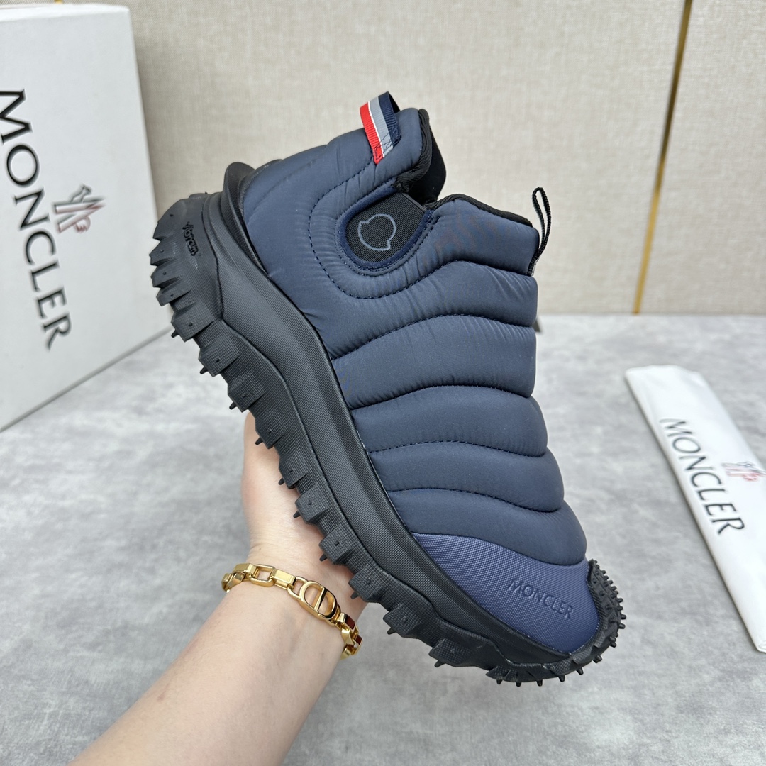 图片[6]-Moncler   蒙口     Trailgrip Après男士运动鞋         此款套穿式运动鞋的灵感源自品牌DNA加衬元素源自经典外套的设计 采用功能性织物面料制成 橡胶鞋底使运动鞋适应任何地形    为鞋履赋予出色抓地力  具有舒适防滑性能 Trailgrip运动鞋专为在户外运动时常伴左右而设计提供舒适与稳定性易于清洗的 OrthoLite®鞋垫增强了鞋履的通透性并提供缓冲轻盈灵活配备EVA中底倍添灵活性与轻盈性中底和鞋底面之间含碳纤维  增强缓冲和回弹力  TPU尾翼鞋底高性能Vibram® Megagrip复合橡胶鞋底与鞋底面适用于任何地形设有鞋底面   鞋底高度约4.5厘米     Trailgrip男士运动鞋适用于跑步、徒步和户外漫步舒适性能进一步升级为您提供保护和轻盈的穿着体验 配原盒包装+防尘袋发售！ 四色可选！

标准皮鞋码数：39～44#     （38.45🉑定做）  P¥840-高仿包包