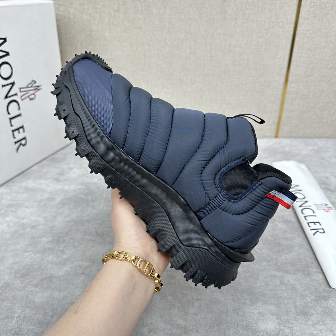 图片[8]-Moncler   蒙口     Trailgrip Après男士运动鞋         此款套穿式运动鞋的灵感源自品牌DNA加衬元素源自经典外套的设计 采用功能性织物面料制成 橡胶鞋底使运动鞋适应任何地形    为鞋履赋予出色抓地力  具有舒适防滑性能 Trailgrip运动鞋专为在户外运动时常伴左右而设计提供舒适与稳定性易于清洗的 OrthoLite®鞋垫增强了鞋履的通透性并提供缓冲轻盈灵活配备EVA中底倍添灵活性与轻盈性中底和鞋底面之间含碳纤维  增强缓冲和回弹力  TPU尾翼鞋底高性能Vibram® Megagrip复合橡胶鞋底与鞋底面适用于任何地形设有鞋底面   鞋底高度约4.5厘米     Trailgrip男士运动鞋适用于跑步、徒步和户外漫步舒适性能进一步升级为您提供保护和轻盈的穿着体验 配原盒包装+防尘袋发售！ 四色可选！

标准皮鞋码数：39～44#     （38.45🉑定做）  P¥840-高仿包包