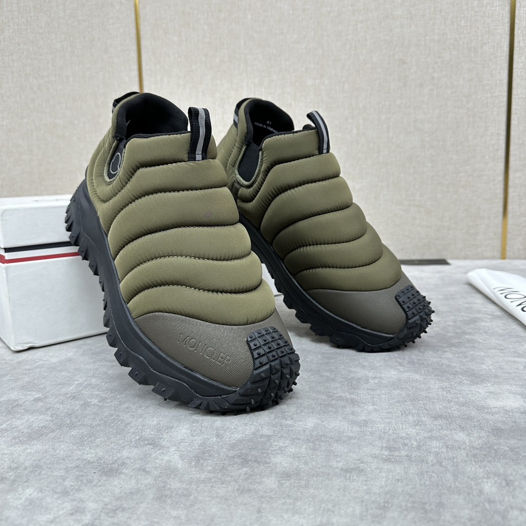 图片[2]-Moncler 此款套穿式运动鞋的灵感源自品牌DNA加衬元素源自经典外套的设计 采用功能性织物面料制成 橡胶鞋底使运动鞋适应任何地形    为鞋履赋予出色抓地力  具有舒适防滑性能 Trailgrip运动鞋专为在户外运动时常伴左右而设计提供舒适与稳定性易于清洗的 OrthoLite®鞋垫增强了鞋履的通透性并提供缓冲轻盈灵活配备EVA中底倍添灵活性与轻盈性中底和鞋底面之间含碳纤维  增强缓冲和回弹力  TPU尾翼鞋底高性能Vibram® Megagrip复合橡胶鞋底与鞋底面适用于任何地形设有鞋底面   鞋底高度约4.5厘米     Trailgrip男士运动鞋适用于跑步、徒步和户外漫步舒适性能进一步升级为您提供保护和轻盈的穿着体验 配原盒包装+防尘袋发售！ 四色可选！标准皮鞋码数：39～44#     （38.45🉑定做）  P¥840-高仿包包