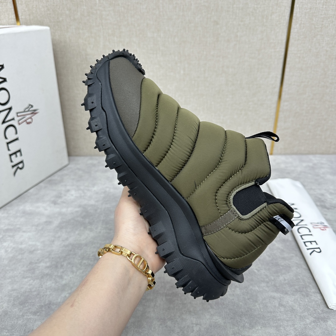 图片[8]-Moncler 此款套穿式运动鞋的灵感源自品牌DNA加衬元素源自经典外套的设计 采用功能性织物面料制成 橡胶鞋底使运动鞋适应任何地形    为鞋履赋予出色抓地力  具有舒适防滑性能 Trailgrip运动鞋专为在户外运动时常伴左右而设计提供舒适与稳定性易于清洗的 OrthoLite®鞋垫增强了鞋履的通透性并提供缓冲轻盈灵活配备EVA中底倍添灵活性与轻盈性中底和鞋底面之间含碳纤维  增强缓冲和回弹力  TPU尾翼鞋底高性能Vibram® Megagrip复合橡胶鞋底与鞋底面适用于任何地形设有鞋底面   鞋底高度约4.5厘米     Trailgrip男士运动鞋适用于跑步、徒步和户外漫步舒适性能进一步升级为您提供保护和轻盈的穿着体验 配原盒包装+防尘袋发售！ 四色可选！标准皮鞋码数：39～44#     （38.45🉑定做）  P¥840-高仿包包