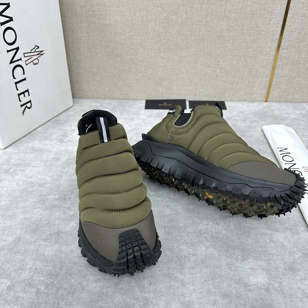 图片[4]-Moncler 此款套穿式运动鞋的灵感源自品牌DNA加衬元素源自经典外套的设计 采用功能性织物面料制成 橡胶鞋底使运动鞋适应任何地形    为鞋履赋予出色抓地力  具有舒适防滑性能 Trailgrip运动鞋专为在户外运动时常伴左右而设计提供舒适与稳定性易于清洗的 OrthoLite®鞋垫增强了鞋履的通透性并提供缓冲轻盈灵活配备EVA中底倍添灵活性与轻盈性中底和鞋底面之间含碳纤维  增强缓冲和回弹力  TPU尾翼鞋底高性能Vibram® Megagrip复合橡胶鞋底与鞋底面适用于任何地形设有鞋底面   鞋底高度约4.5厘米     Trailgrip男士运动鞋适用于跑步、徒步和户外漫步舒适性能进一步升级为您提供保护和轻盈的穿着体验 配原盒包装+防尘袋发售！ 四色可选！标准皮鞋码数：39～44#     （38.45🉑定做）  P¥840-高仿包包
