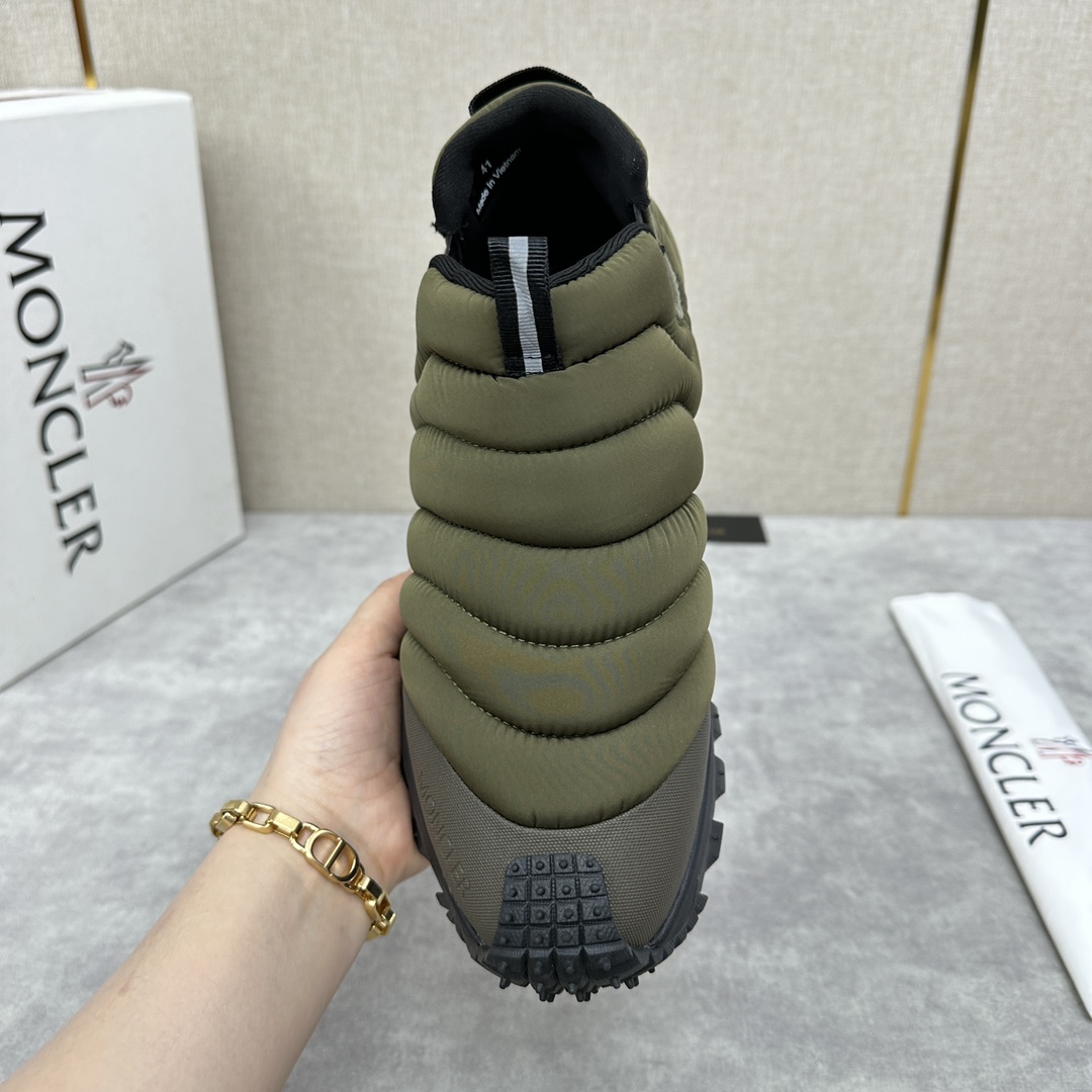 图片[7]-Moncler 此款套穿式运动鞋的灵感源自品牌DNA加衬元素源自经典外套的设计 采用功能性织物面料制成 橡胶鞋底使运动鞋适应任何地形    为鞋履赋予出色抓地力  具有舒适防滑性能 Trailgrip运动鞋专为在户外运动时常伴左右而设计提供舒适与稳定性易于清洗的 OrthoLite®鞋垫增强了鞋履的通透性并提供缓冲轻盈灵活配备EVA中底倍添灵活性与轻盈性中底和鞋底面之间含碳纤维  增强缓冲和回弹力  TPU尾翼鞋底高性能Vibram® Megagrip复合橡胶鞋底与鞋底面适用于任何地形设有鞋底面   鞋底高度约4.5厘米     Trailgrip男士运动鞋适用于跑步、徒步和户外漫步舒适性能进一步升级为您提供保护和轻盈的穿着体验 配原盒包装+防尘袋发售！ 四色可选！标准皮鞋码数：39～44#     （38.45🉑定做）  P¥840-高仿包包