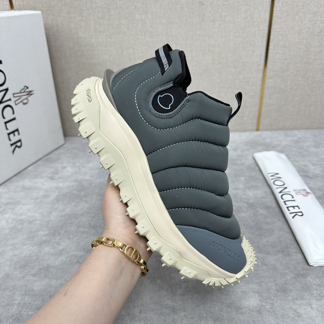 图片[6]-Moncler   蒙口     Trailgrip Après男士运动鞋         此款套穿式运动鞋的灵感源自品牌DNA加衬元素源自经典外套的设计 采用功能性织物面料制成 橡胶鞋底使运动鞋适应任何地形    为鞋履赋予出色抓地力  具有舒适防滑性能 Trailgrip运动鞋专为在户外运动时常伴左右而设计提供舒适与稳定性易于清洗的 OrthoLite®鞋垫增强了鞋履的通透性并提供缓冲轻盈灵活配备EVA中底倍添灵活性与轻盈性中底和鞋底面之间含碳纤维  增强缓冲和回弹力  TPU尾翼鞋底高性能Vibram® Megagrip复合橡胶鞋底与鞋底面适用于任何地形设有鞋底面   鞋底高度约4.5厘米     Trailgrip男士运动鞋适用于跑步、徒步和户外漫步舒适性能进一步升级为您提供保护和轻盈的穿着体验 配原盒包装+防尘袋发售！ 四色可选！标准皮鞋码数：39～44#     （38.45🉑定做）  P¥840-高仿包包